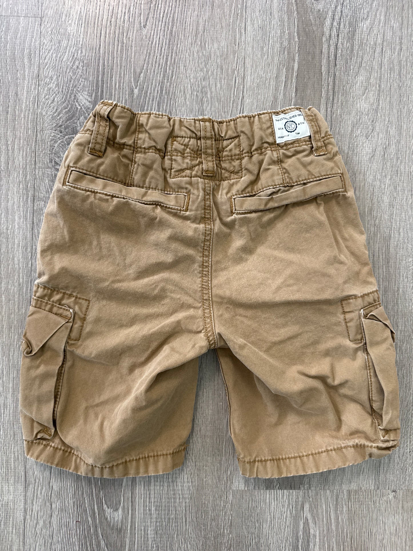 #149 Boys Size 6 Gap Kids khaki cargo shorts