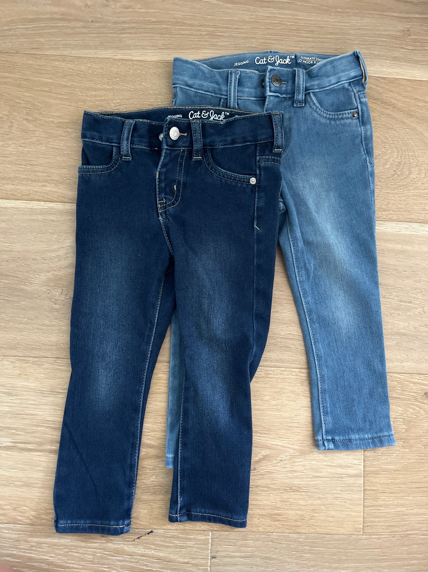 #110 Girls 2T Cat & Jack jegging set