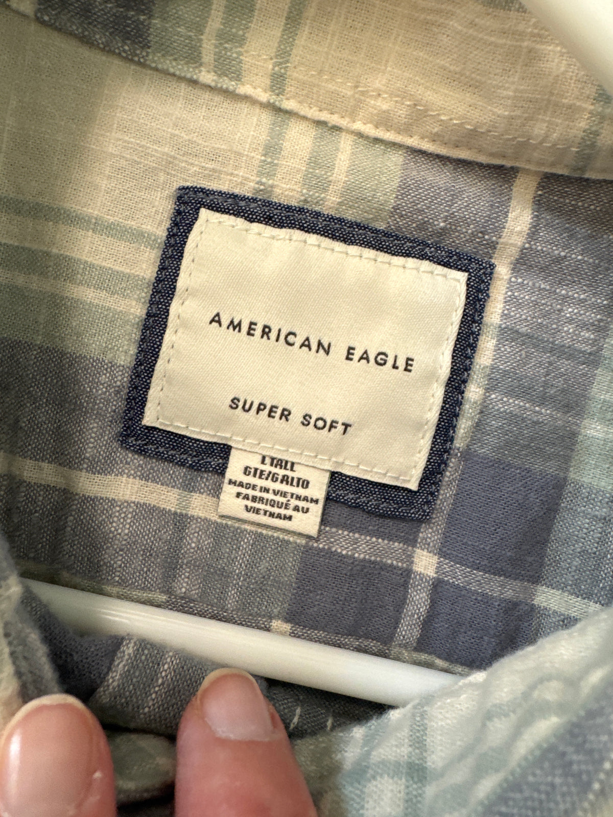 #149 Men’s L Tall American Eagle super soft button down