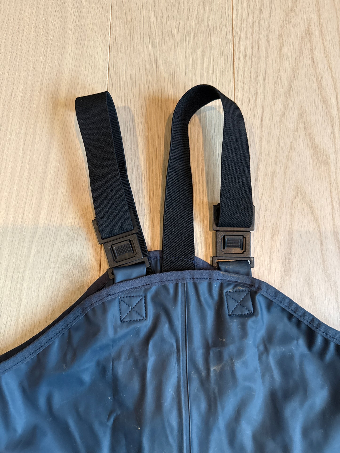 Seller #216 Boys or girls Reima navy rain suit with matching gloves, sz 4T