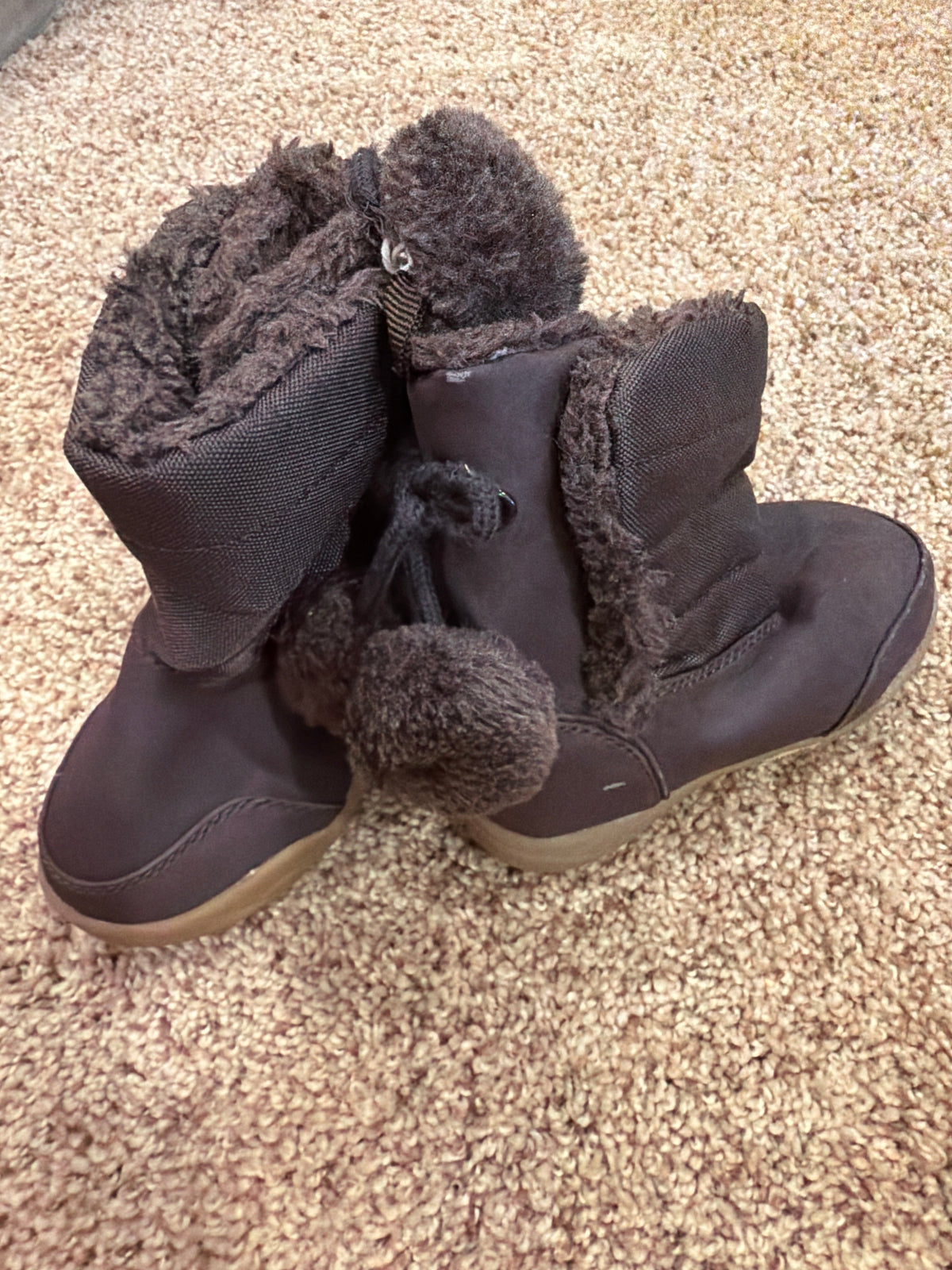 #47, girls Brown snow boots. Size 5