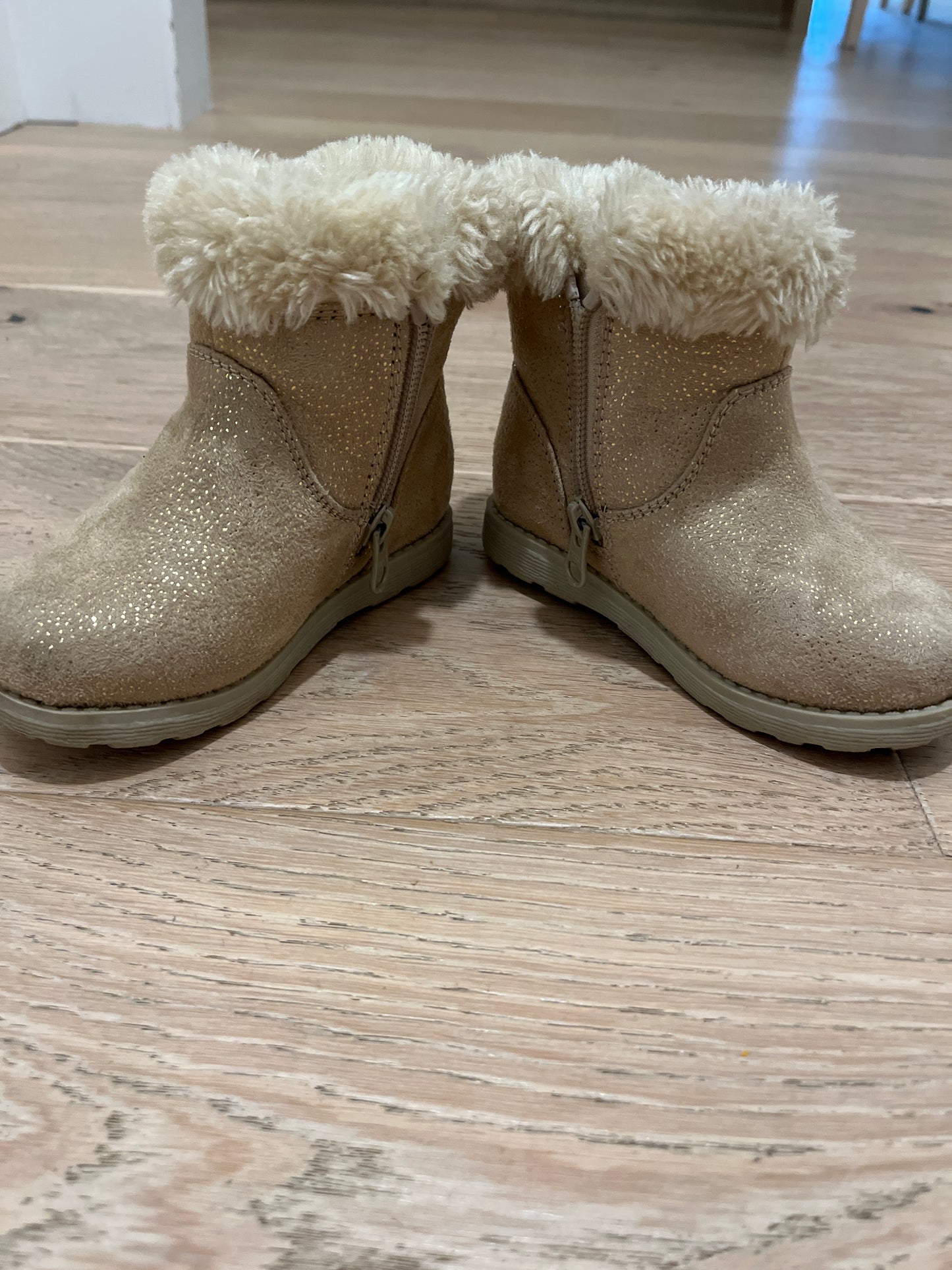 #110 Cat & Jack Girls Size 7 booties