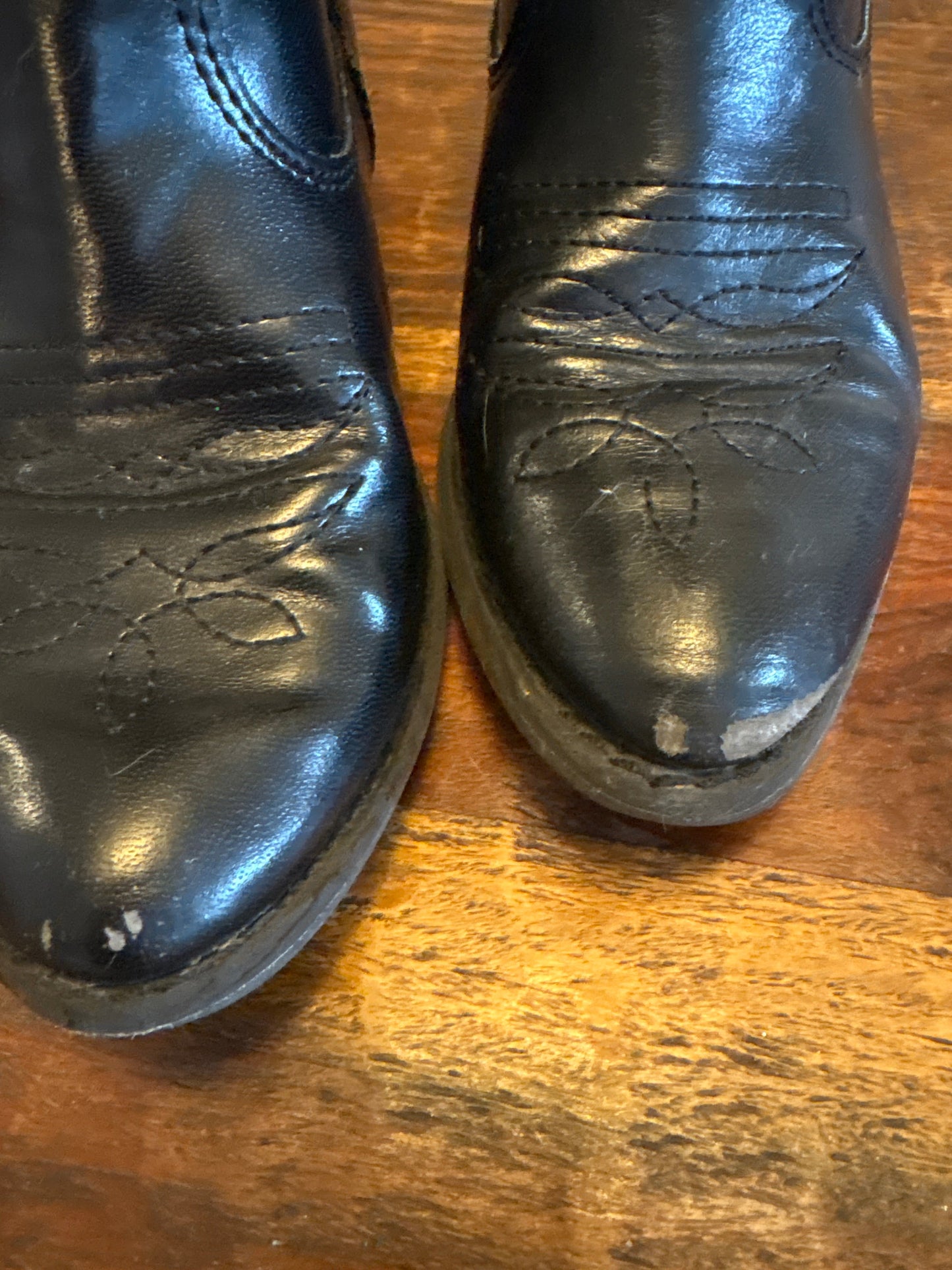 #182 size 13 black cowboy boots- unisex