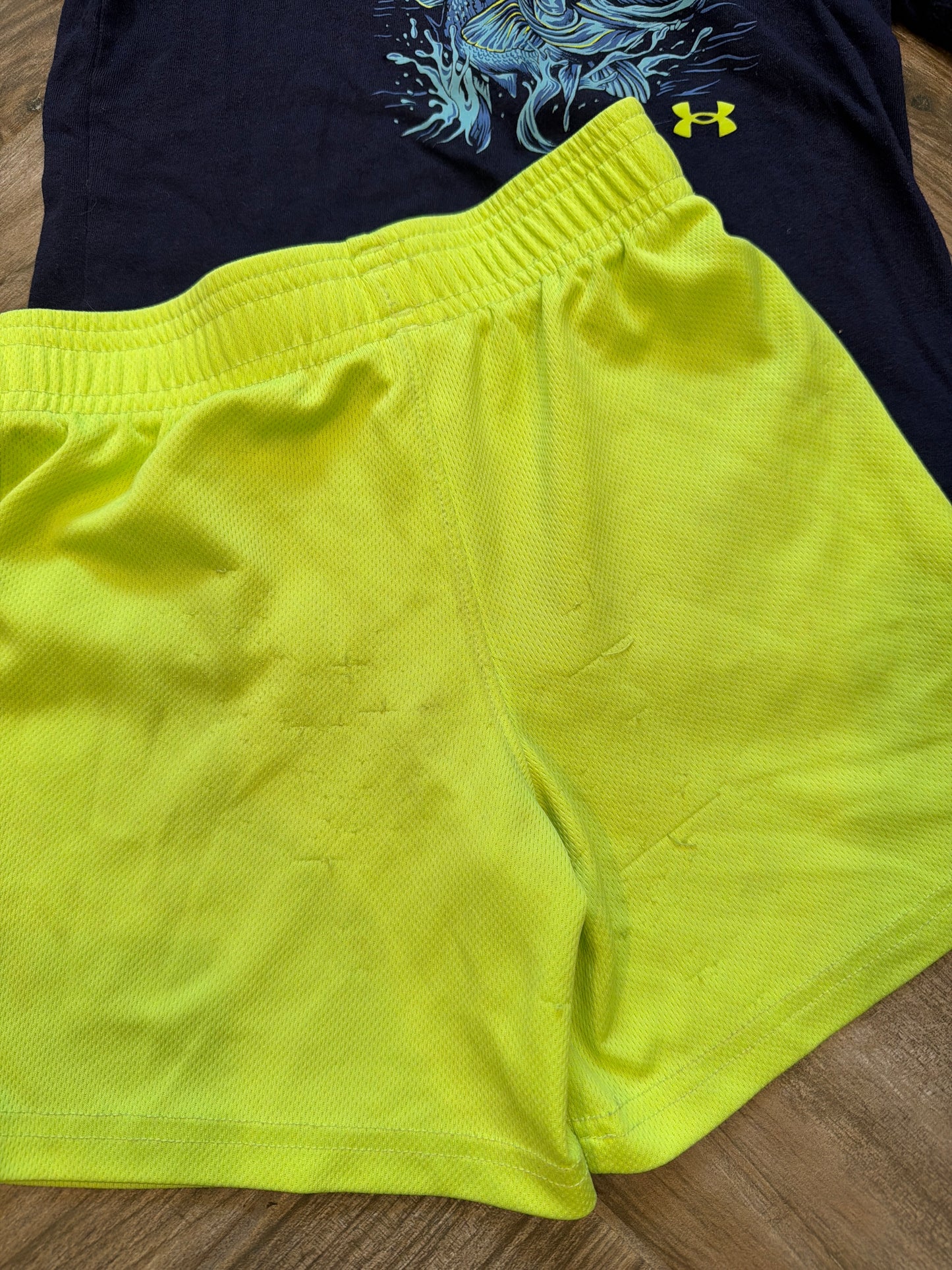 #208 Boys size 4T Under Armour set