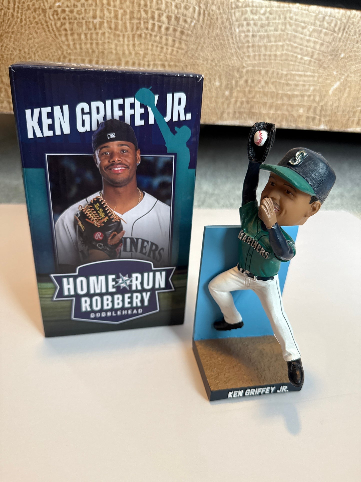 Seller #216, Seattle Mariners Ken Griffey Jr bobble head, NIB
