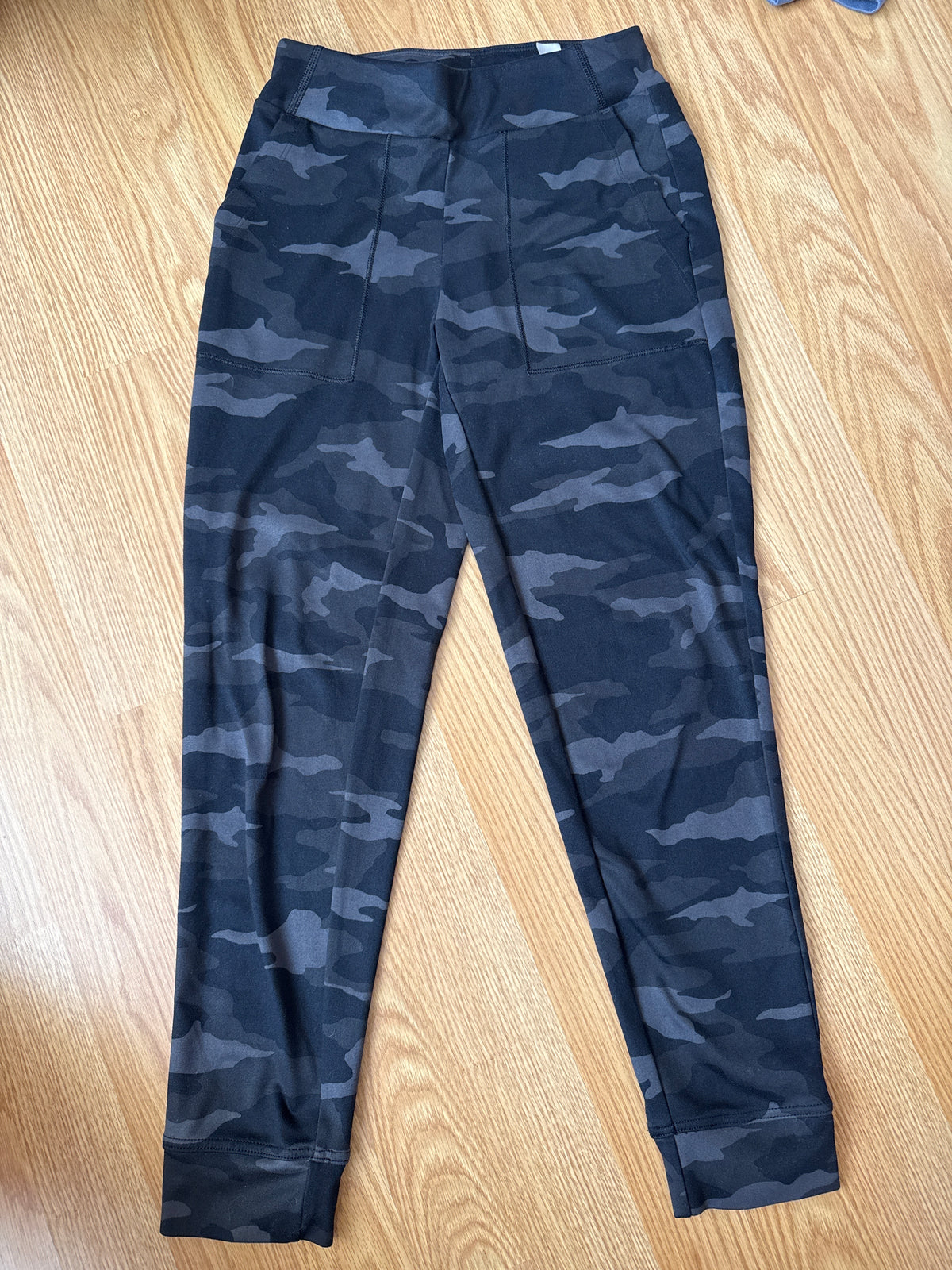 #87 Athleta girl size 6 camo joggers VGUC