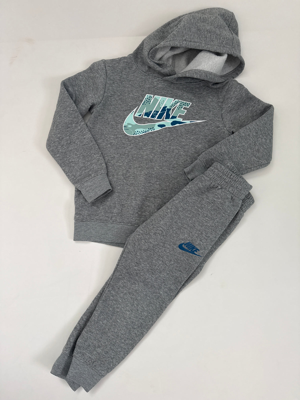 #64 Nike EUC (worn once) Gray Sweatsuit Size 6