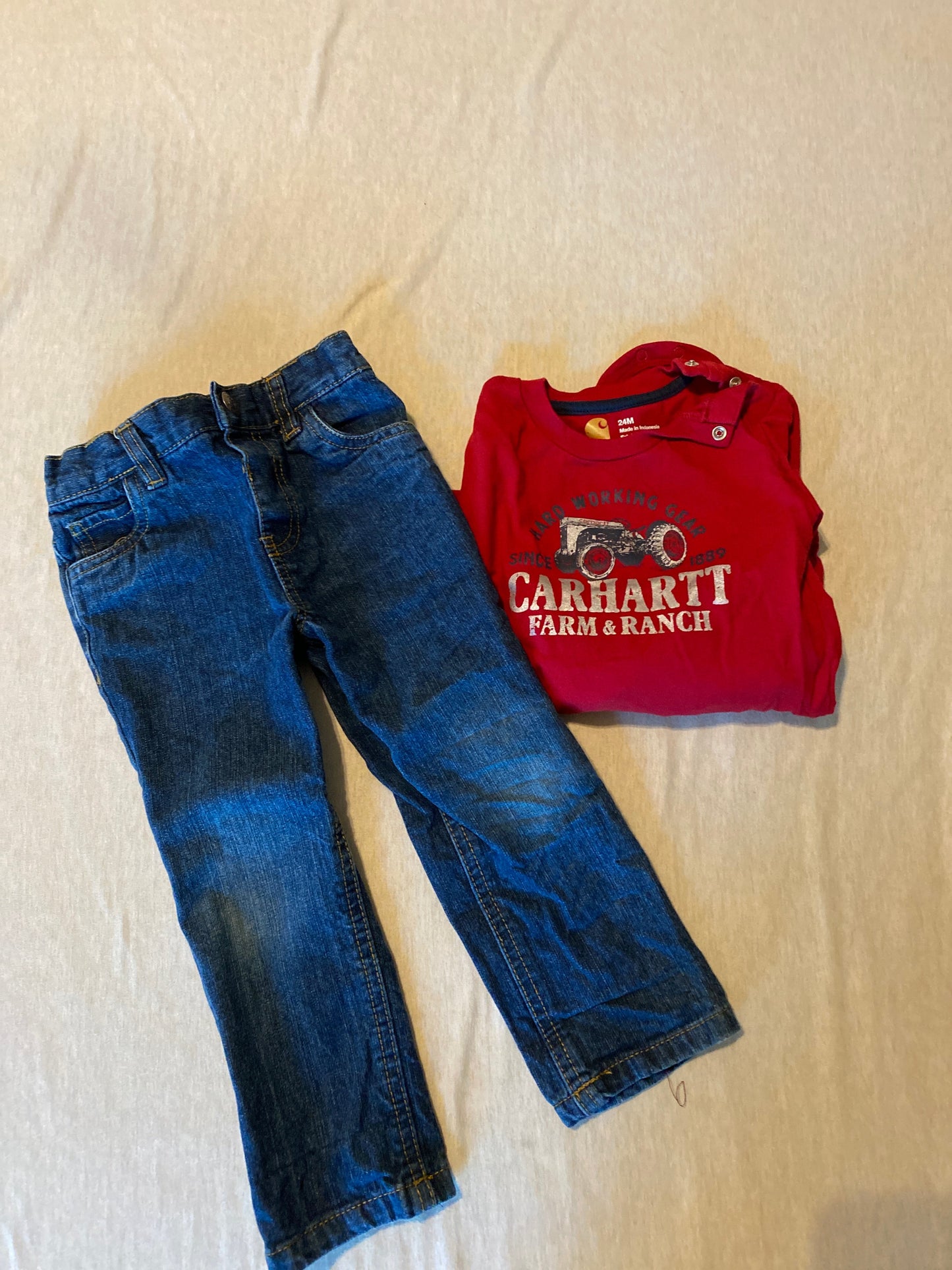 Seller #86 *REDUCED* carhartt outfit (24 month)