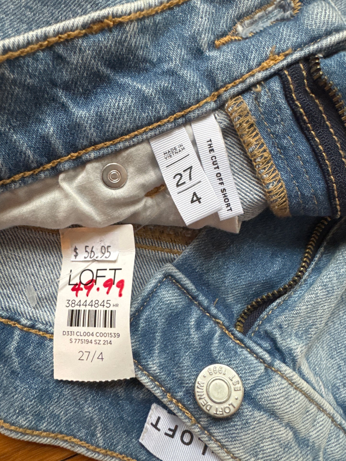 Seller #127 women’s loft Jean shorts size 4 NWT