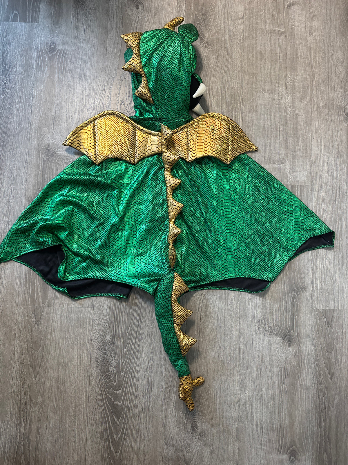 #149 Kids 3-6 dragon cape