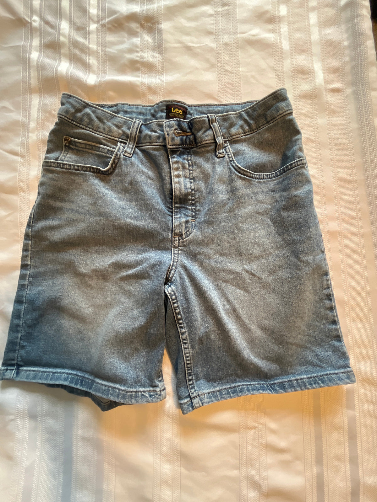 #43 Women’s size10 Lee Jean shorts EUC