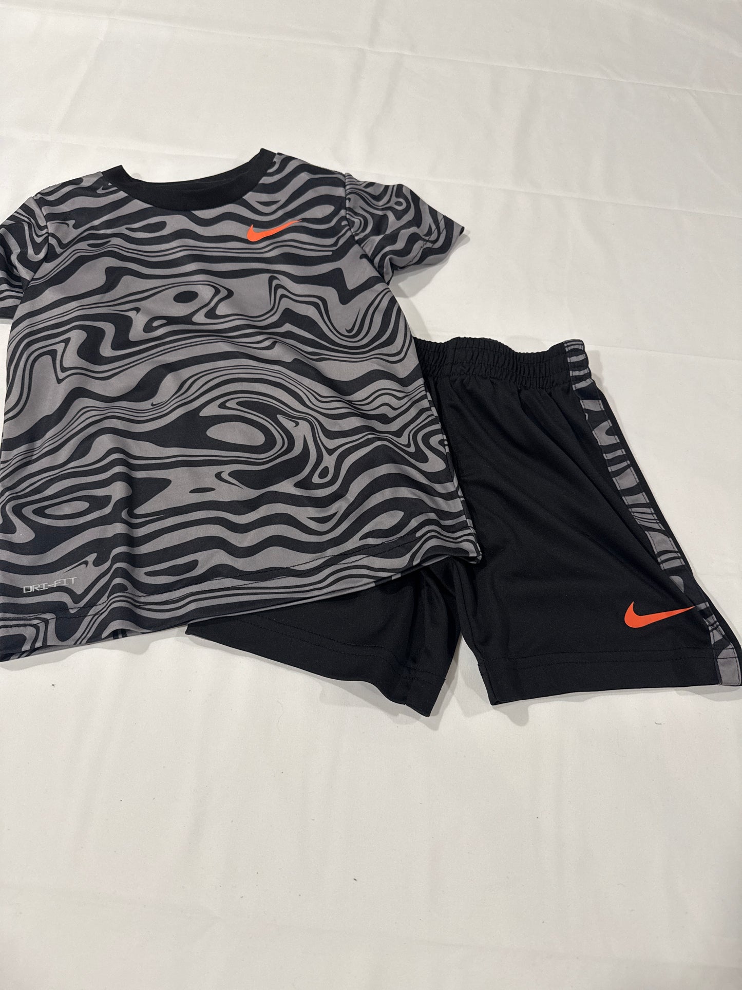 Seller 16- size 4 Nike set