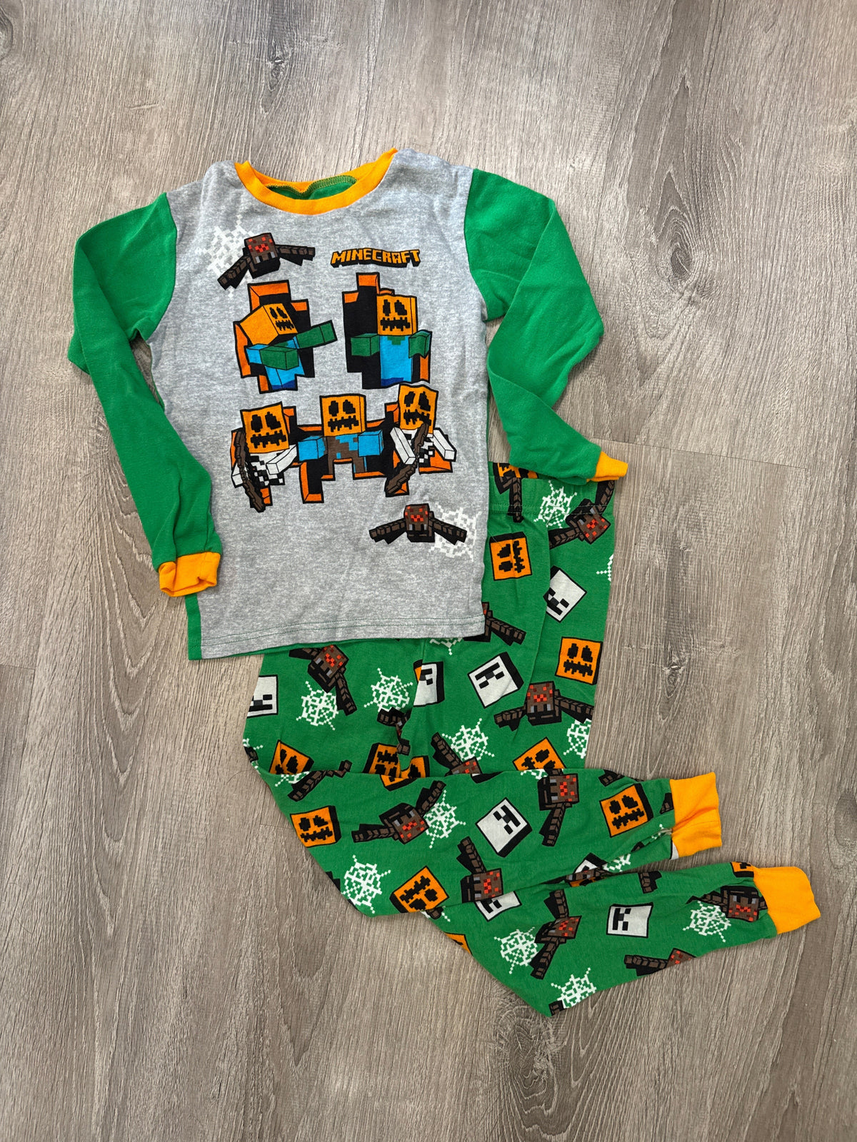 #149 Boys Halloween Minecraft pajamas size 10 (runs small)