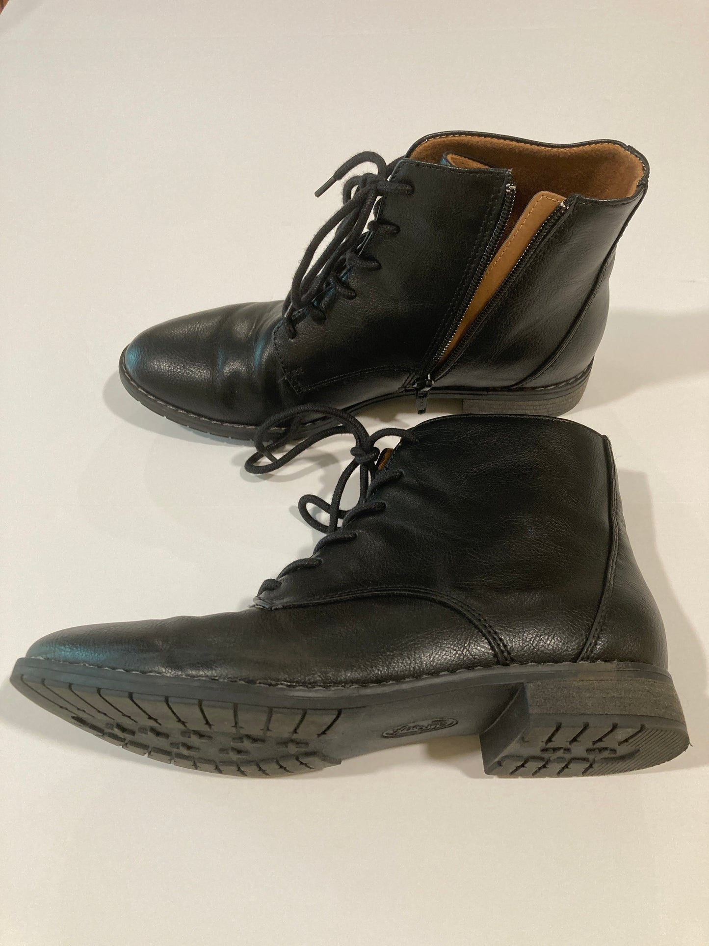 #119-REDUCED!!-Eurosoft by Sofft Boot Size-8 Adult