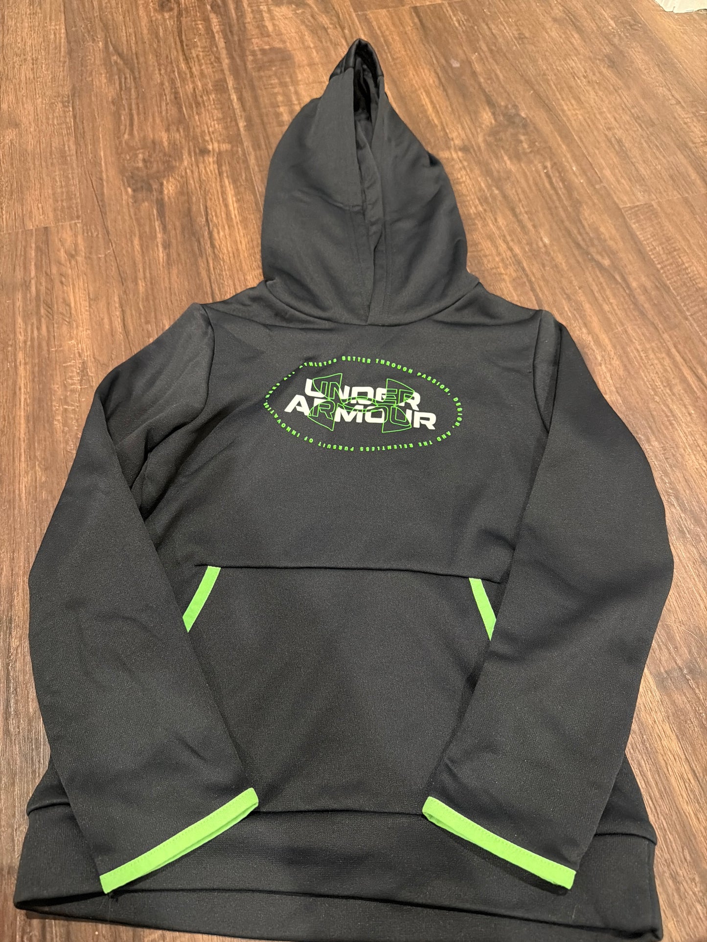 #107 like new- boys size small Under Armour hooded sweatshirt