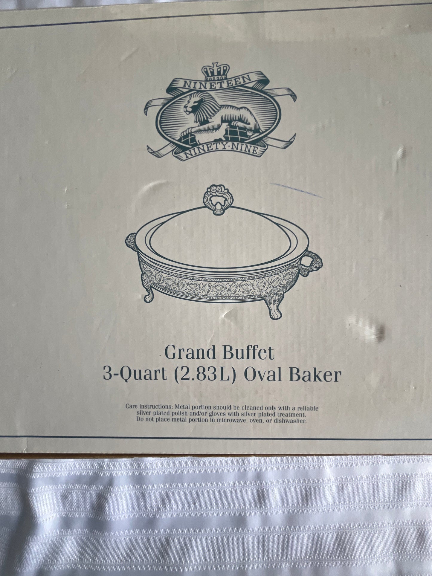 #43 Grand Buffet 3 quart Oval Baker NWOT