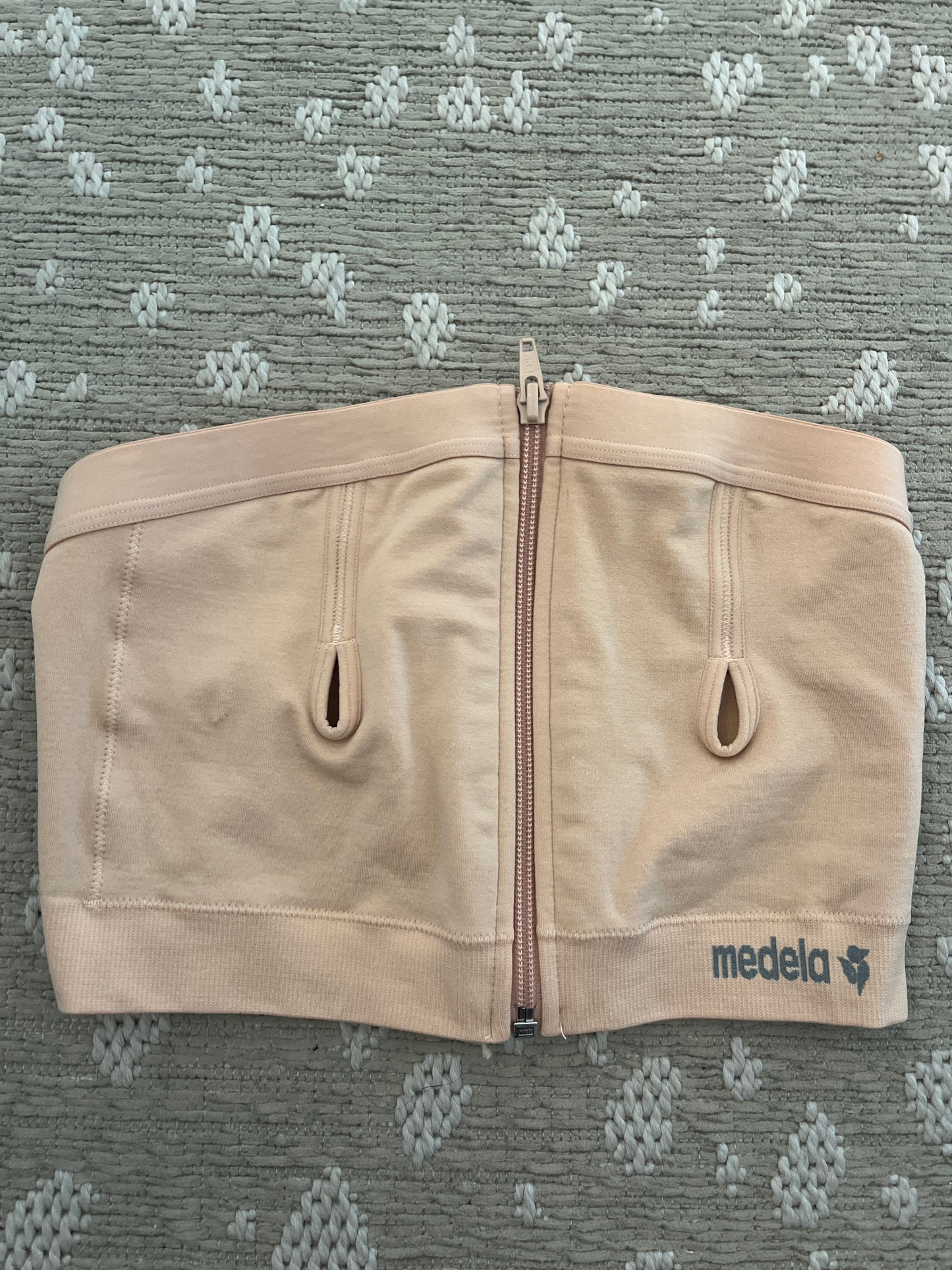 #110 Medela Size Medium Hands Free Pumping Bra