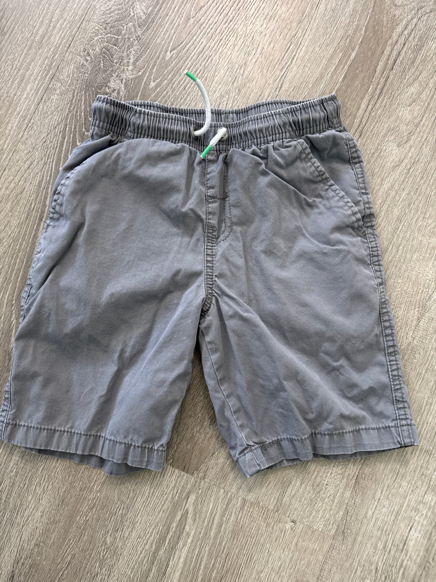 #149 Boys size 6/7 cat and jack grey shorts