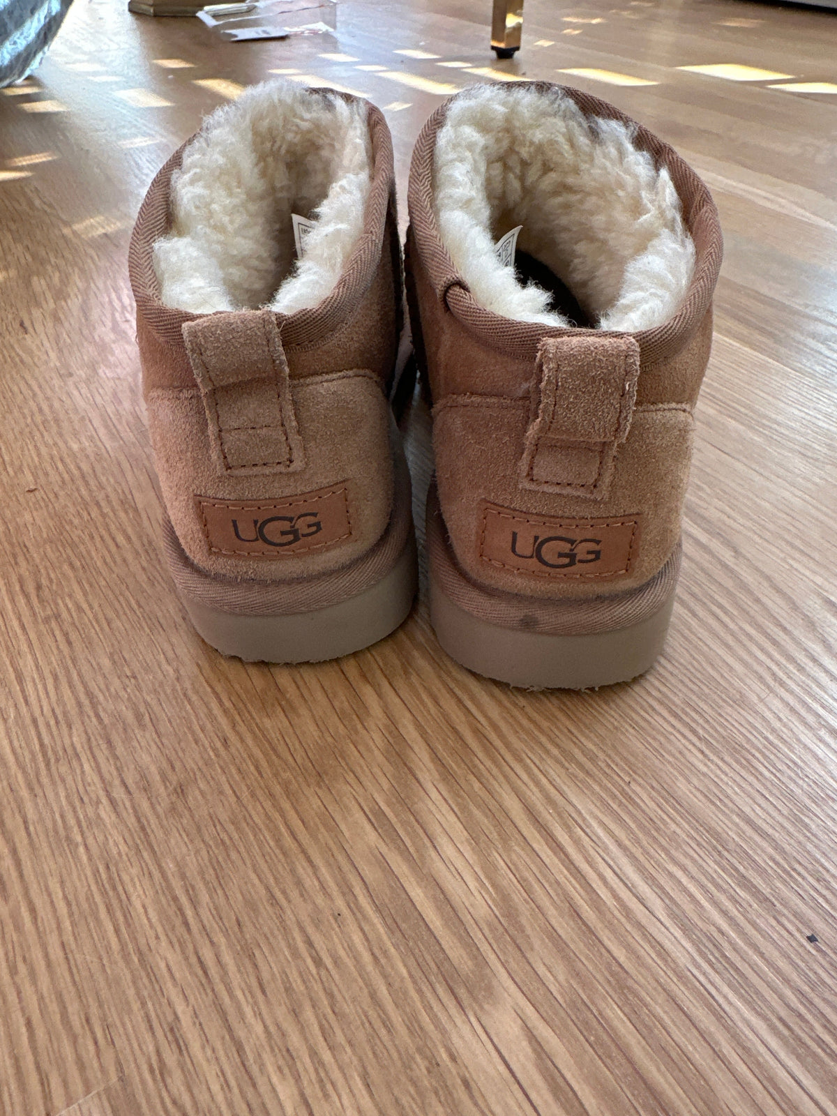 #130 Uggs Women’s Sz 6 Mini Boots