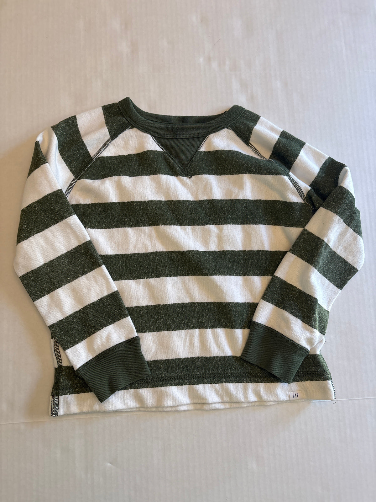 Seller 118 VGUC Boys GAP green/white shirt Size S (6/7)