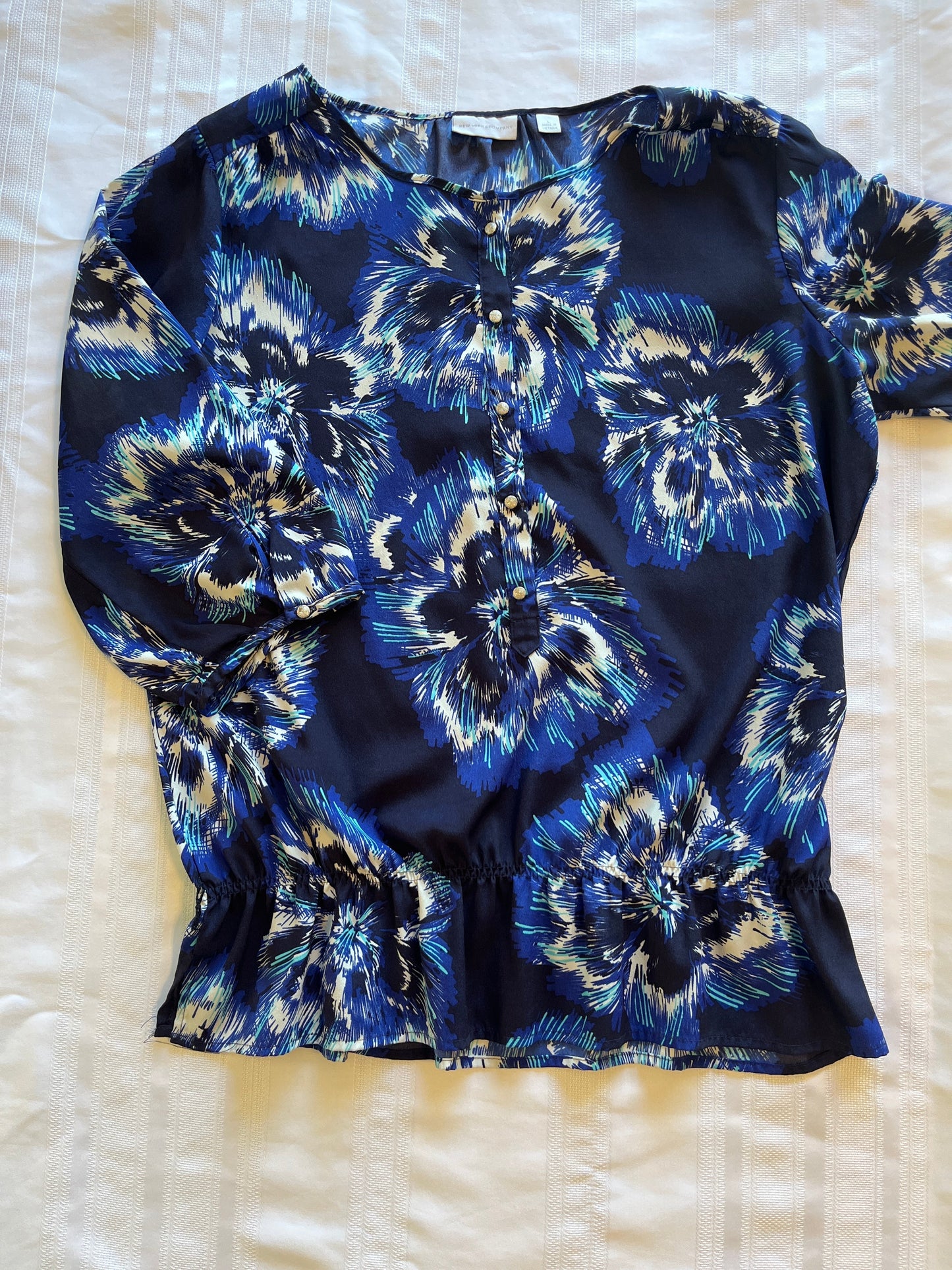 #29 Women’s size L New York and Co blouse EUC