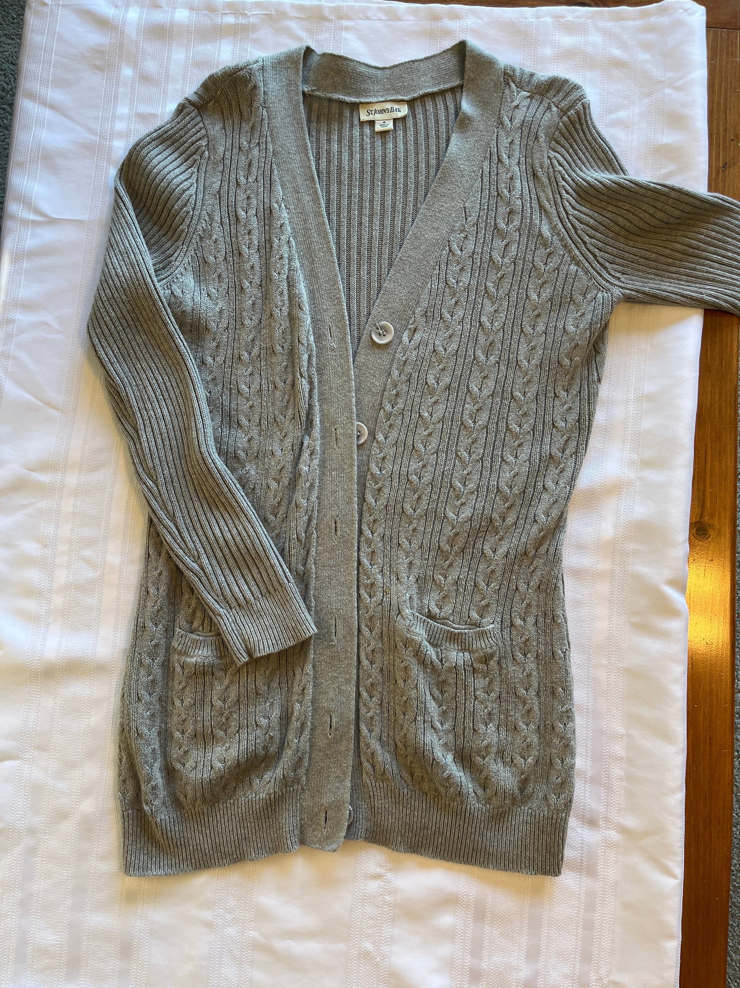 #29 Women’s size M hip length sweater VGUC