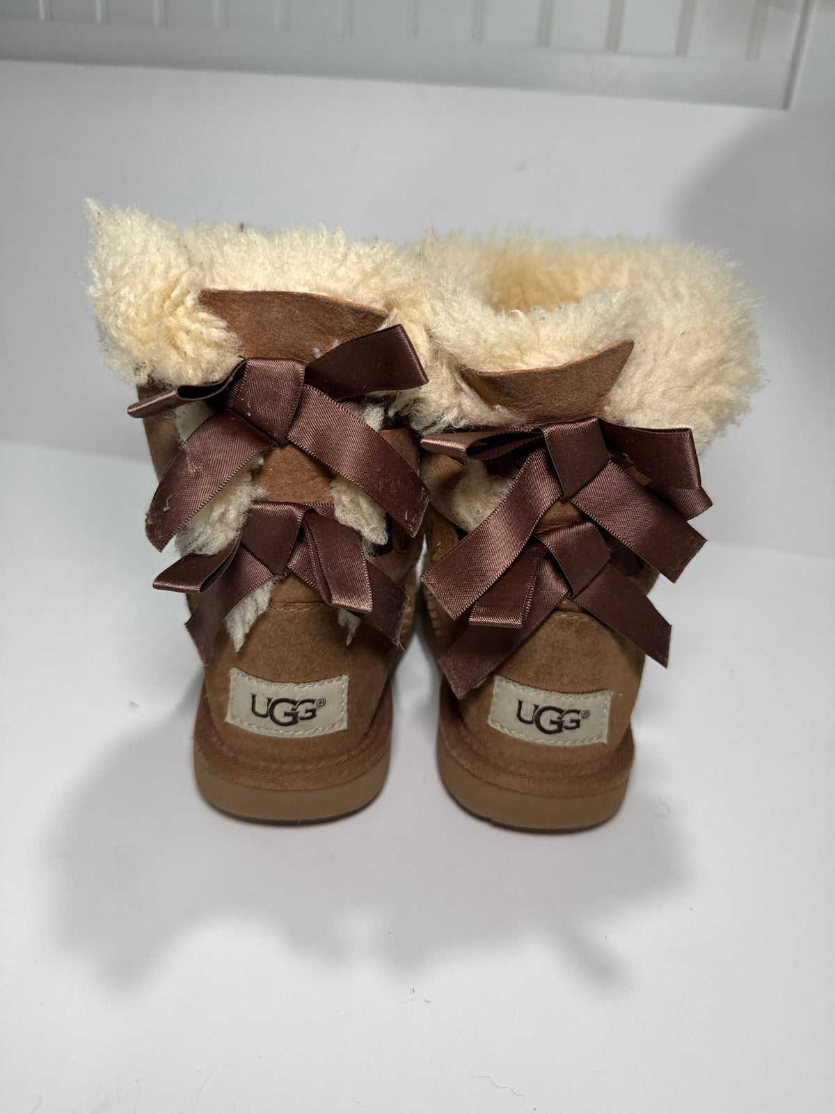 #64 Ugg Bailey Bow GUC Boots (toe wear) Size 11