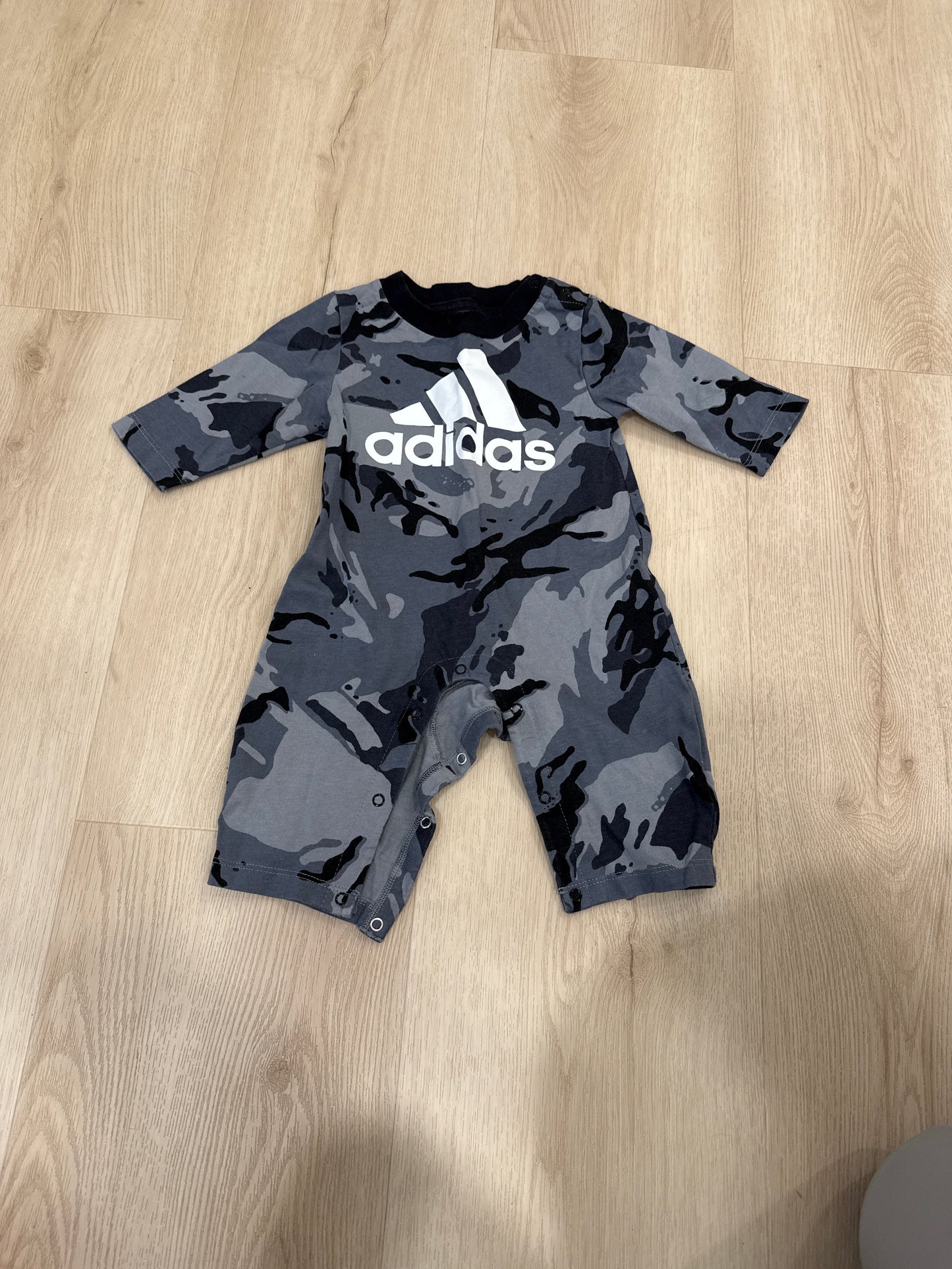 REDUCED! #49 boys Adidas camo outfit 6 months VGUC