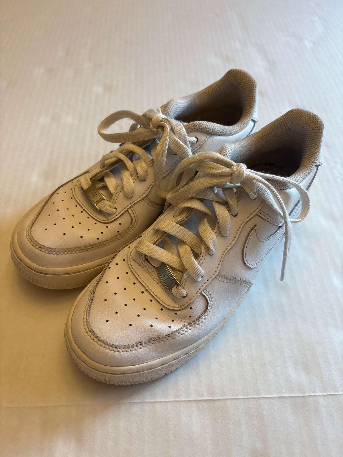 Seller 118 VGUC Unisex Nike Air Force 1s Size 4.5 youth