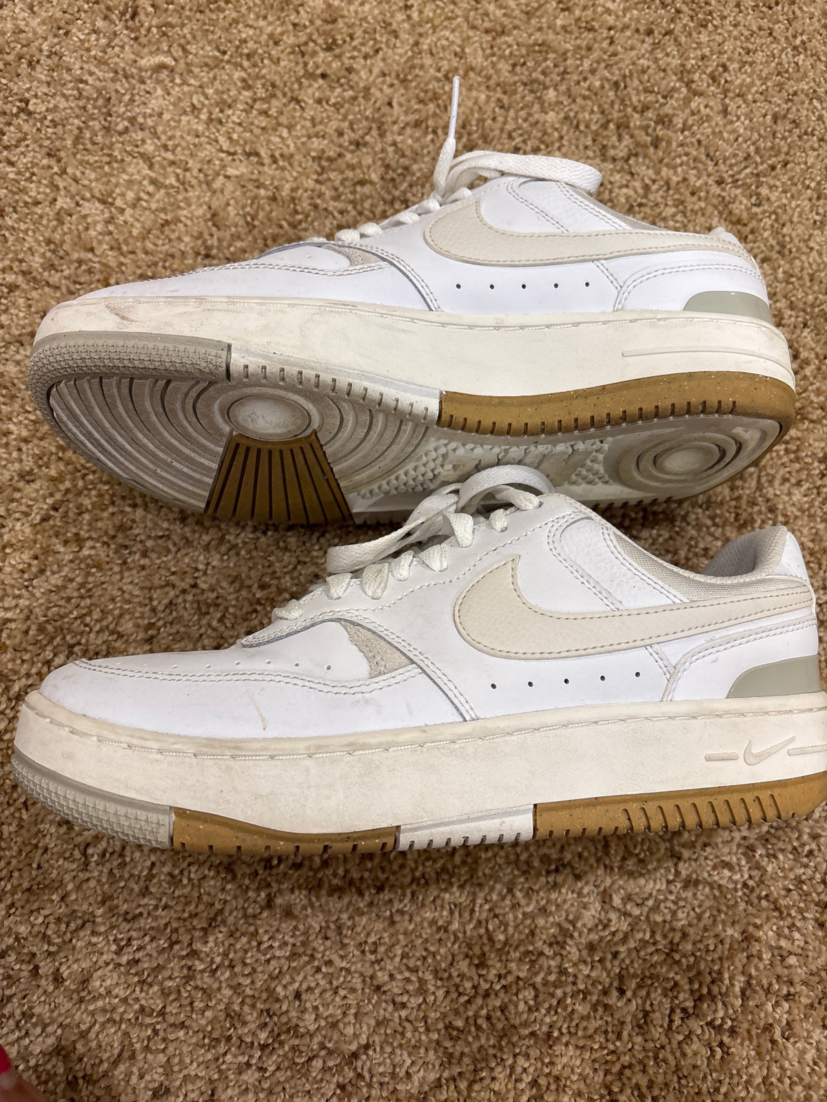 #47 women size 9, nike sneakers