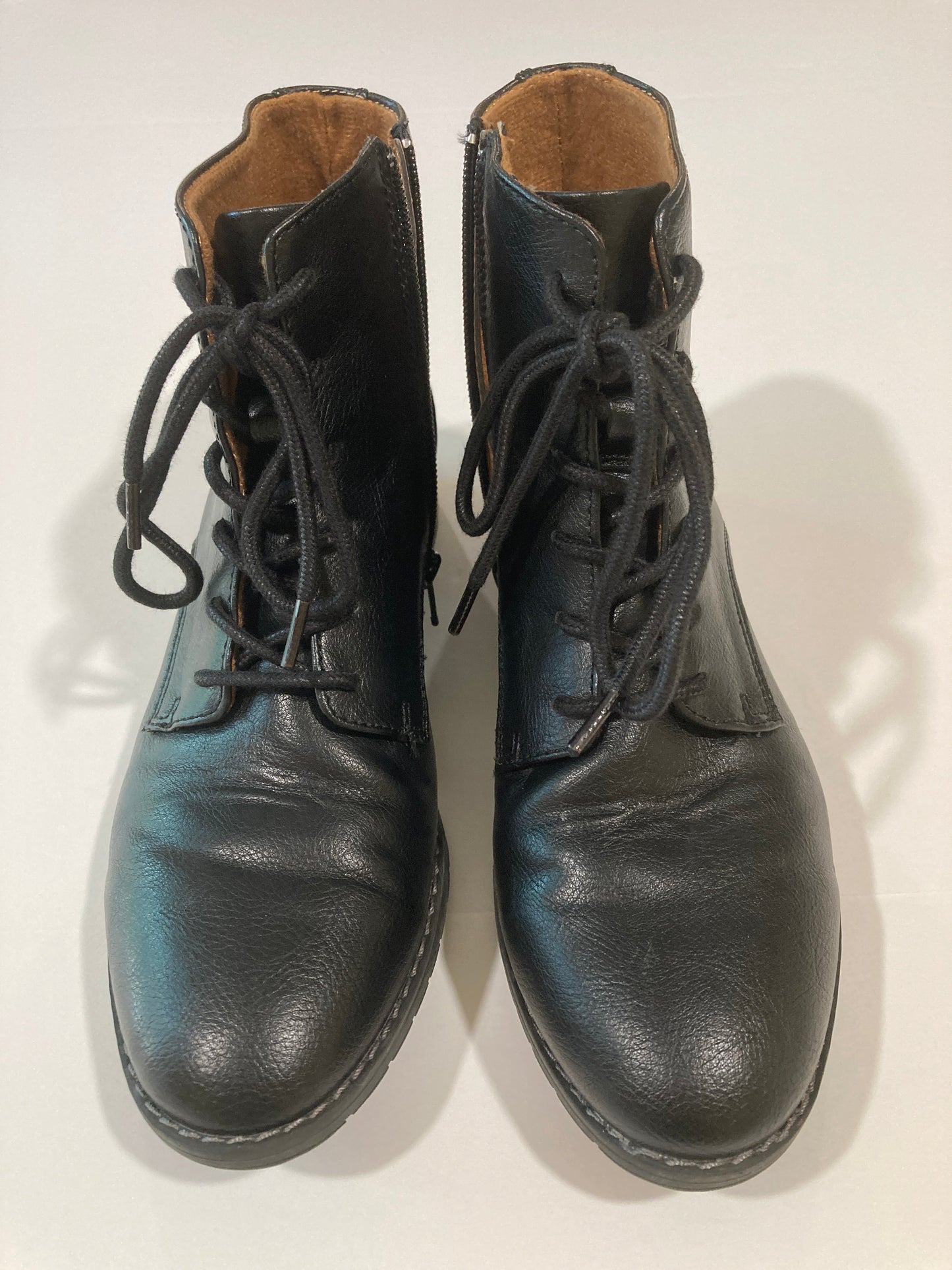 #119-REDUCED!!-Eurosoft by Sofft Boot Size-8 Adult