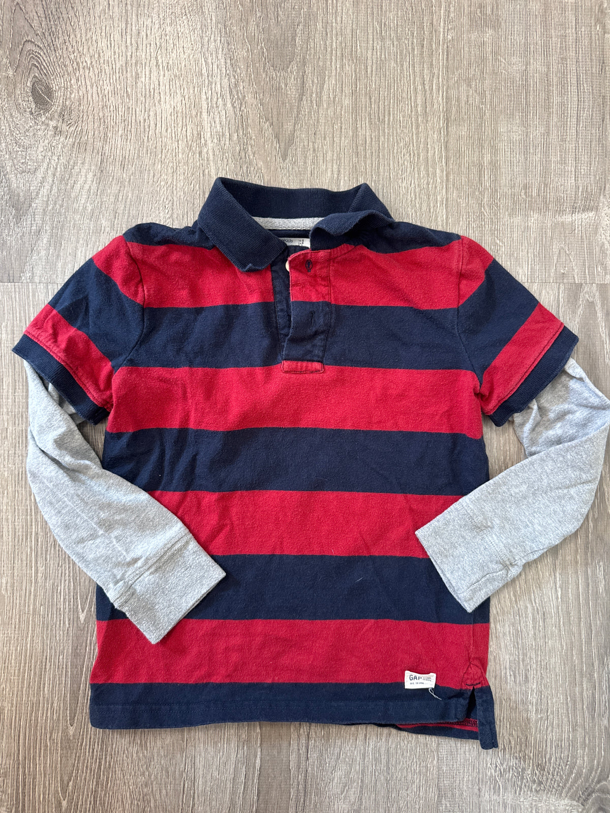 #149 Boys Gap s (6/7) navy and red shirt