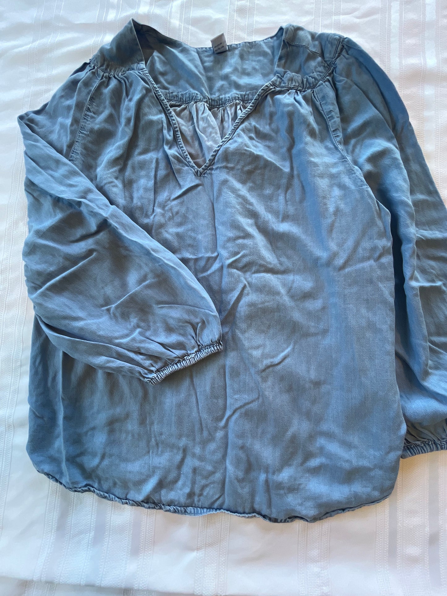#43 Women’s large/tall jean like shirt VGUC