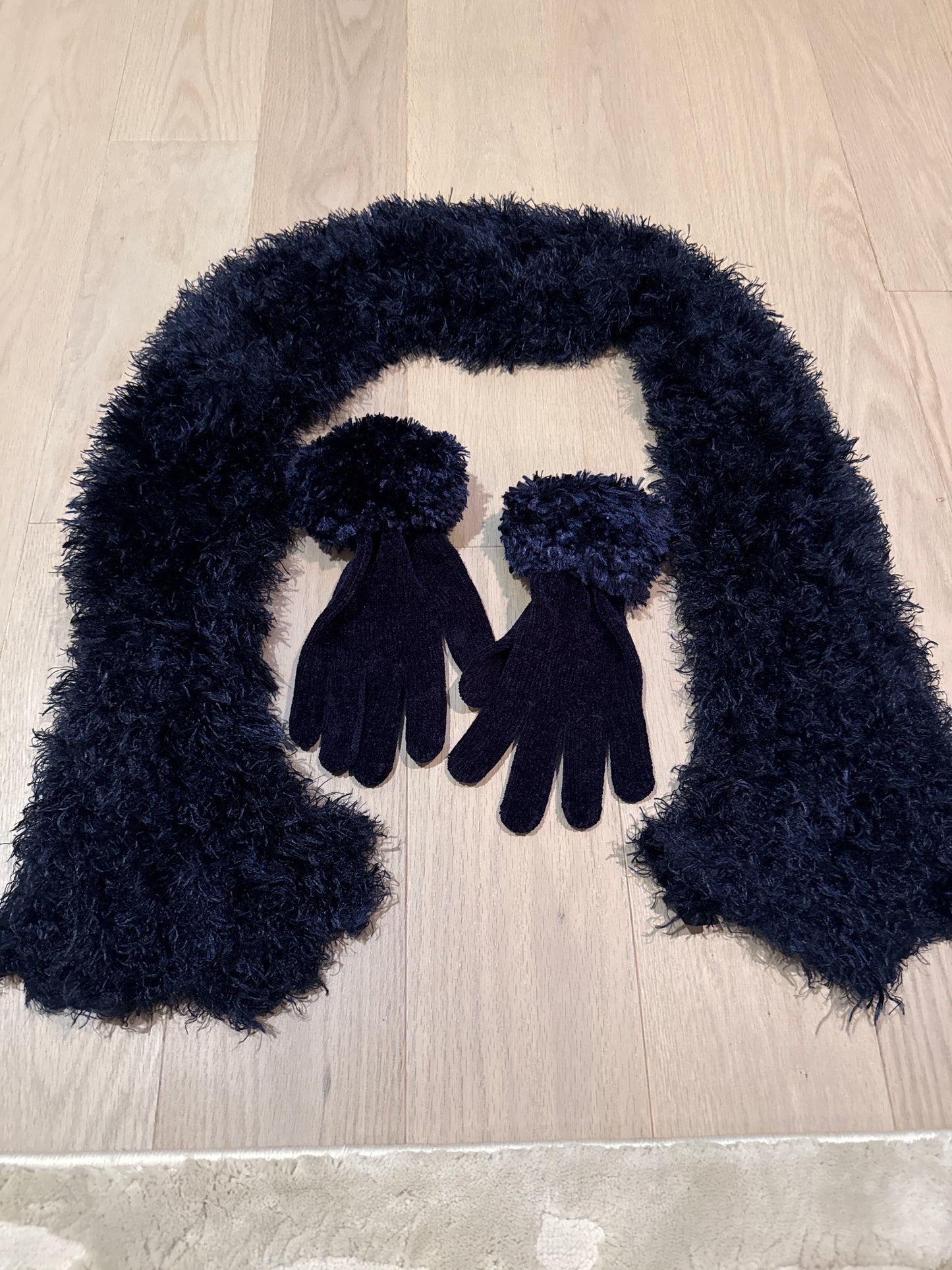 Seller #216 Women’s navy scarf and gloves NWOT