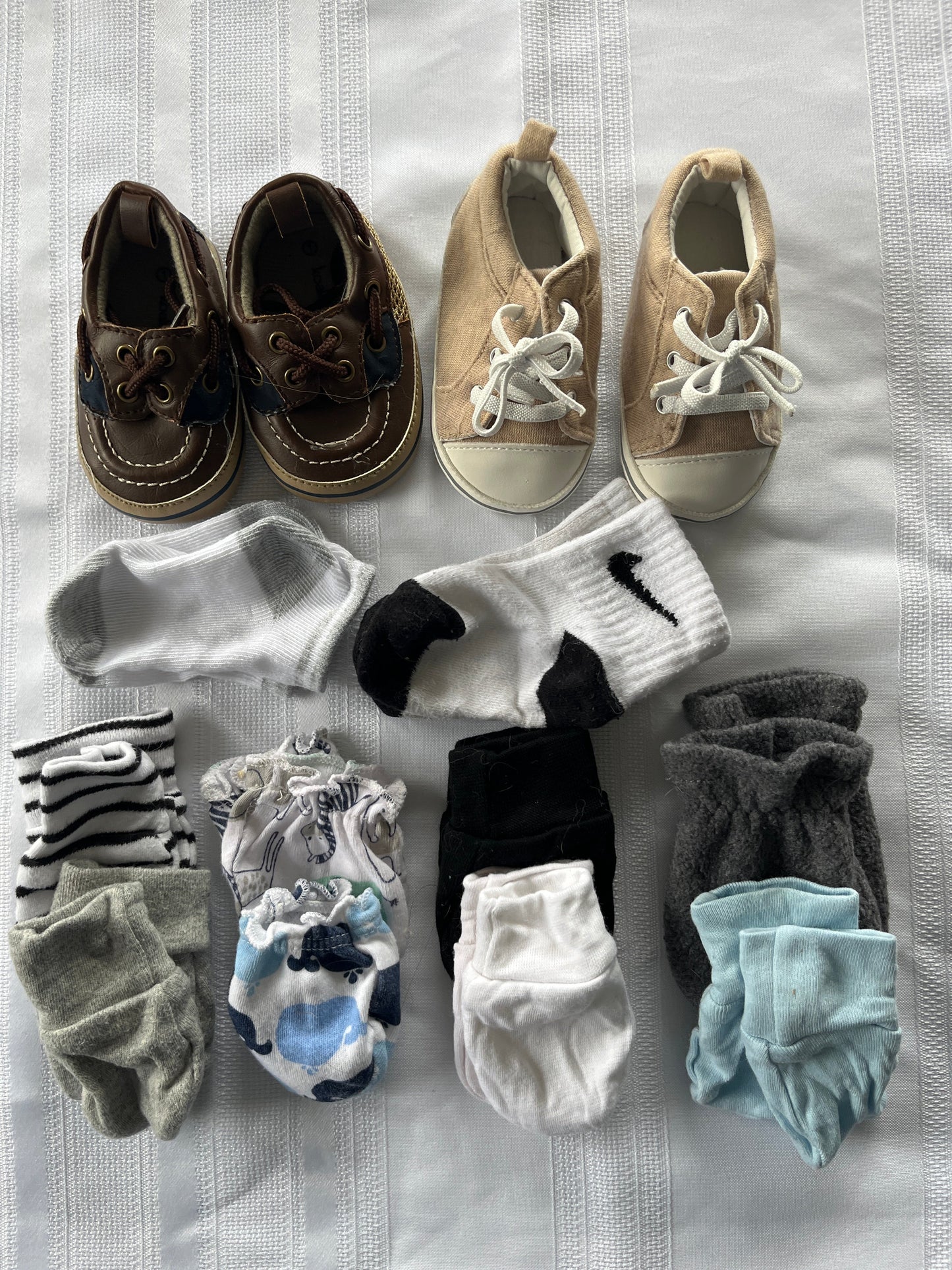 #29 0-3 mo. Boy shoes, socks and mittens bundle EUC