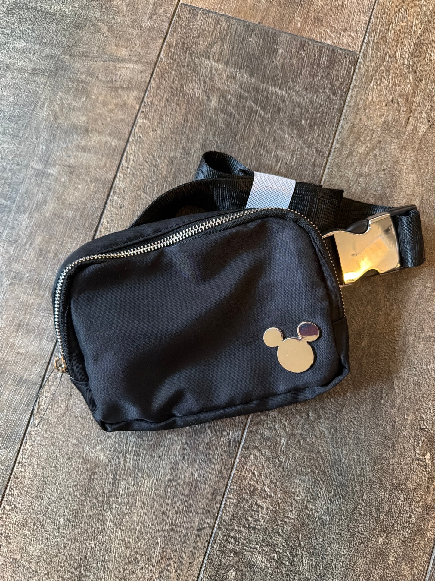 #129 nwot Disney belt bag