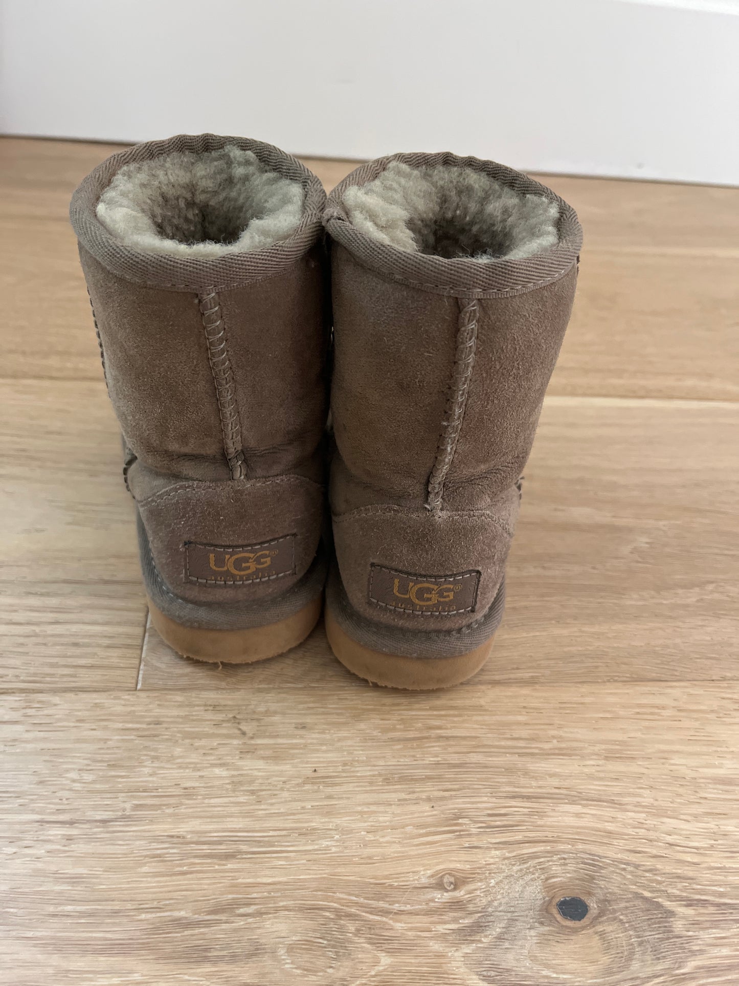 #110 Ugg Boots Girls size c9