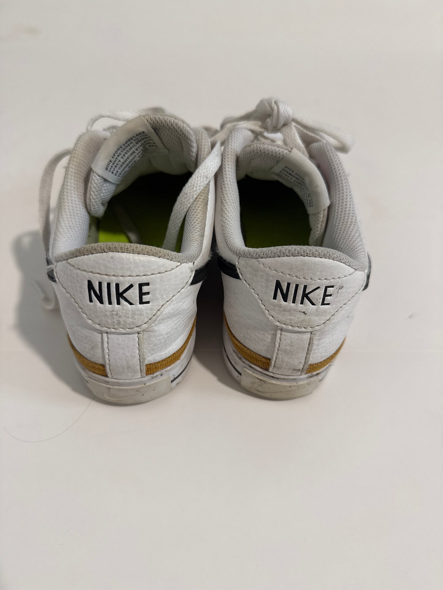 #64 Womens Nike Court Legacy GUC Size 7