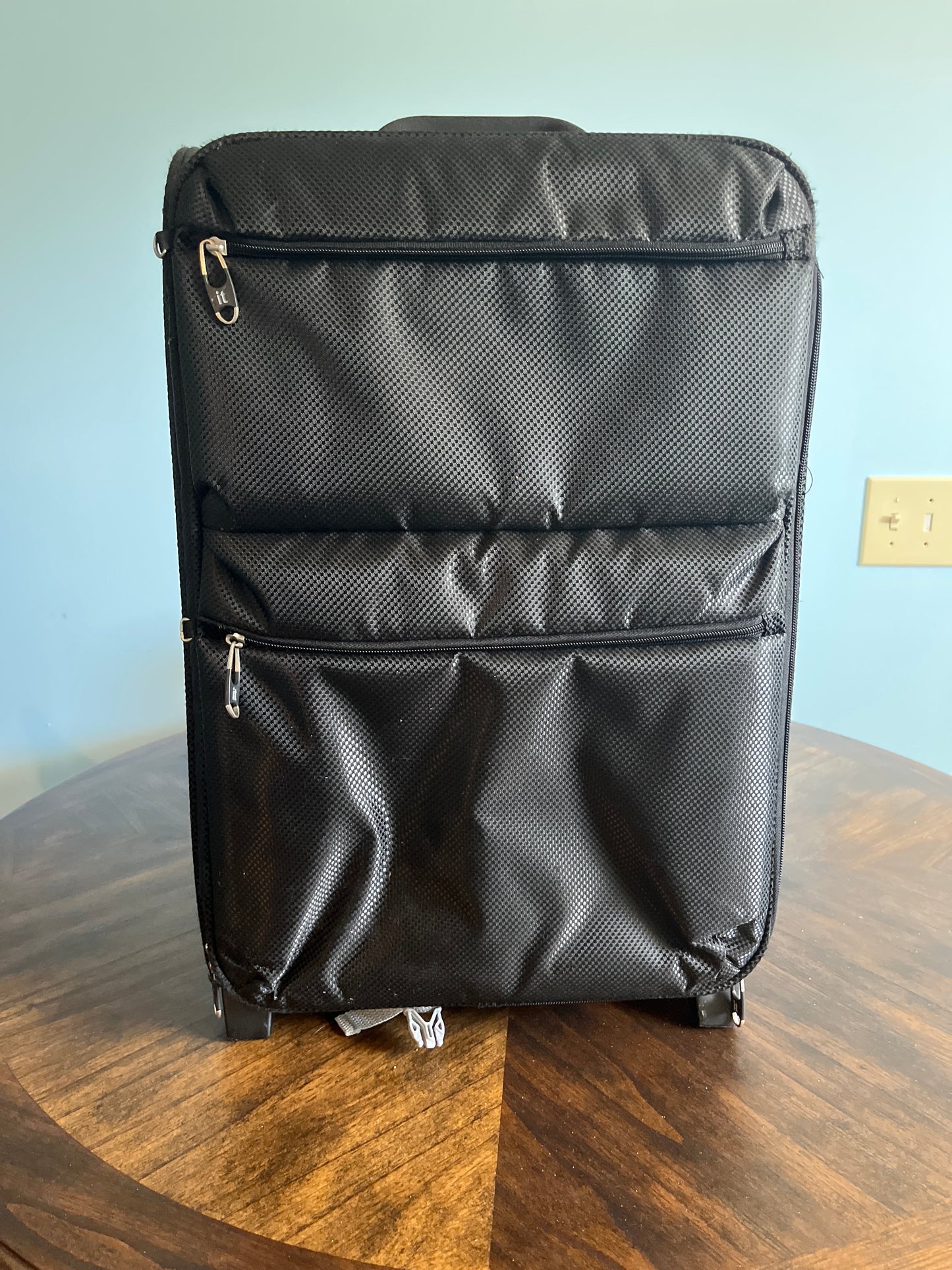 #29 Luggage small VGUC