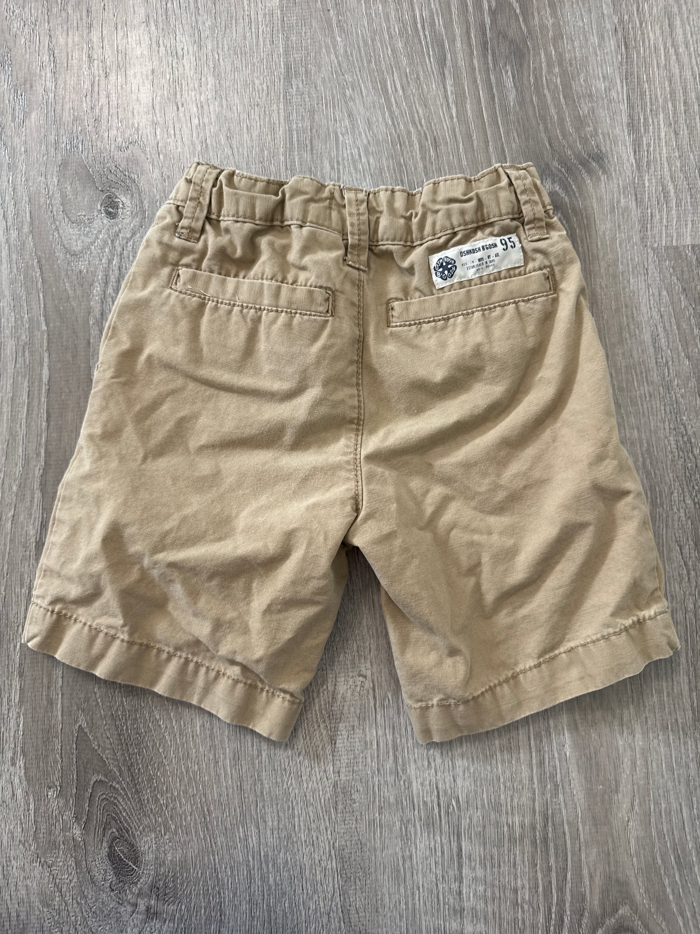 #149 Boys size 6 Oshkosh shorts