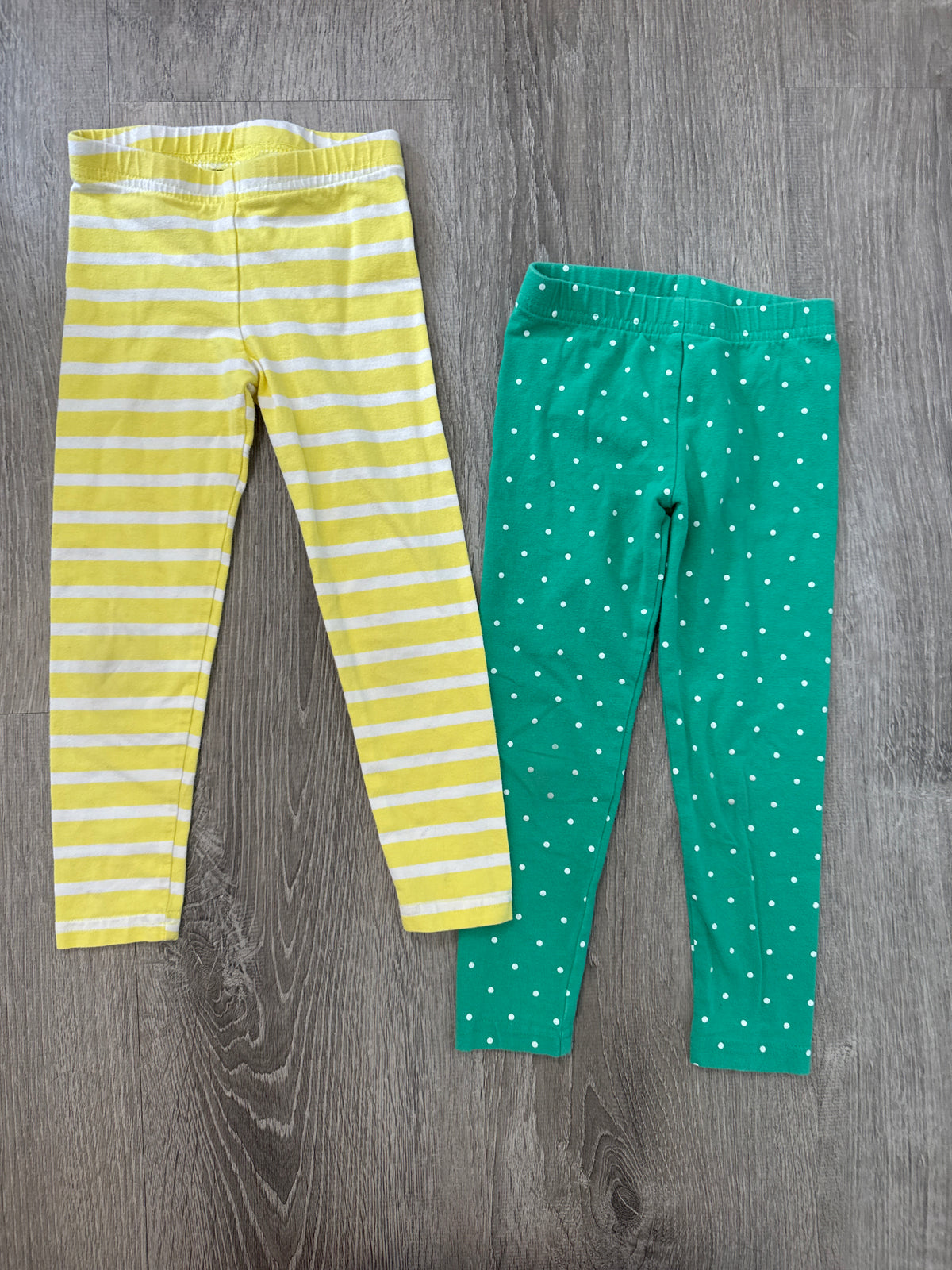 #149 Girls 4T Carters leggings