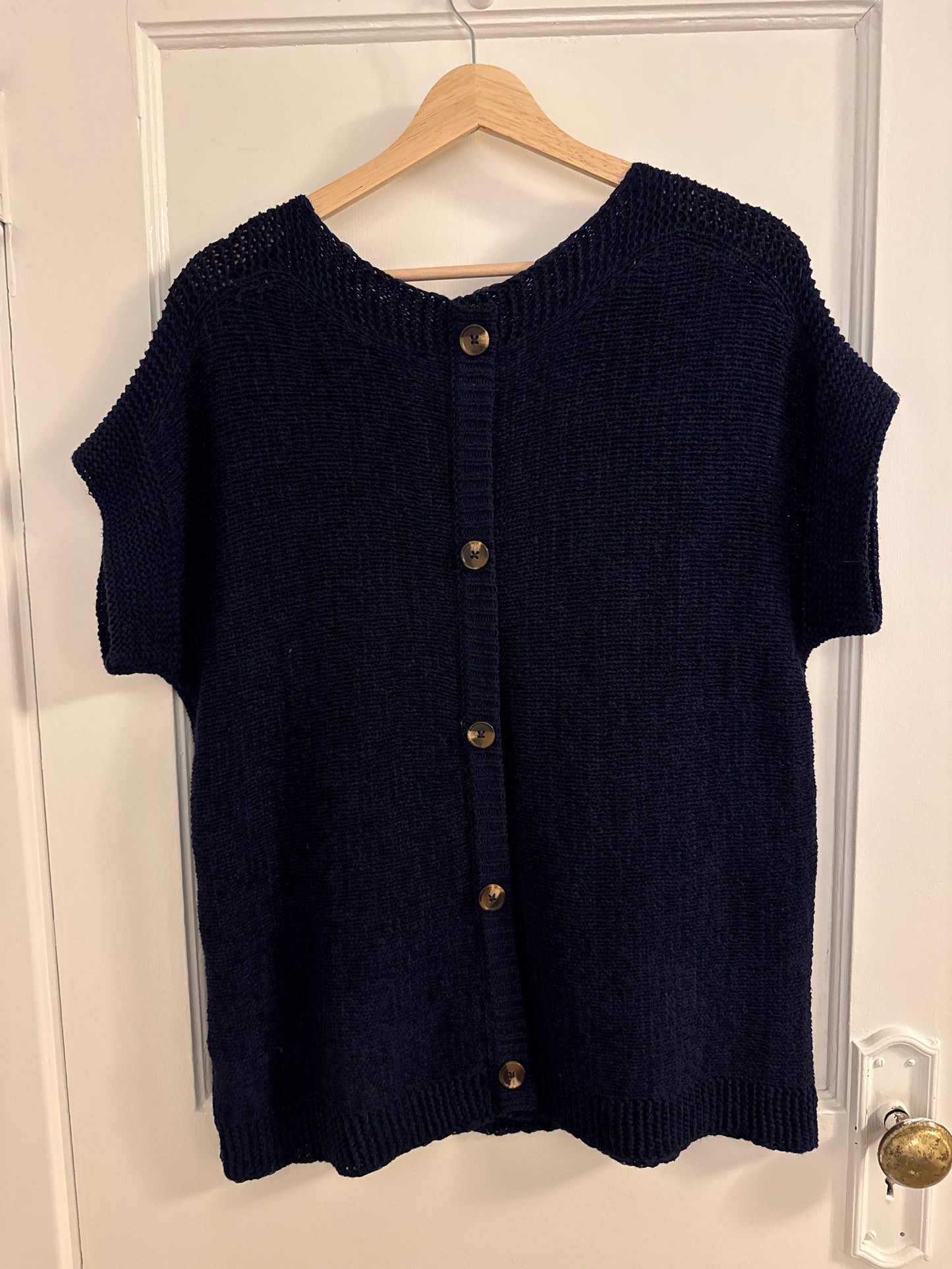 #152 - PRICE REDUCED Macy's - Cable & Gauge Chunky Knit Sleeveless Sweater Navy Blue L