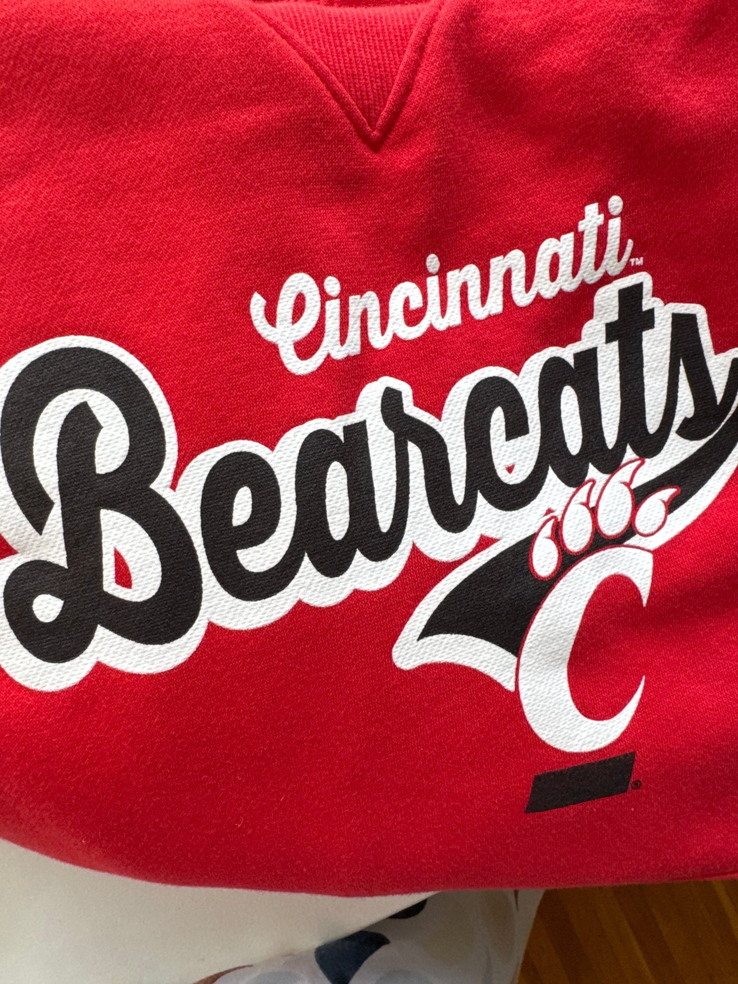 Seller #127 Women’s under armor Cincinnati bearcats hoodie size small