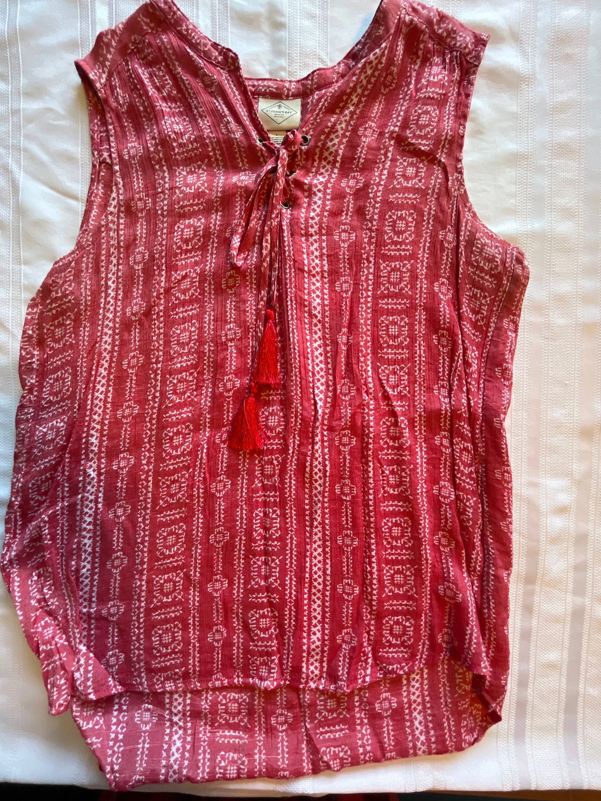 #43 Women’s Large St John’s Bay sleeveless shirt EUC