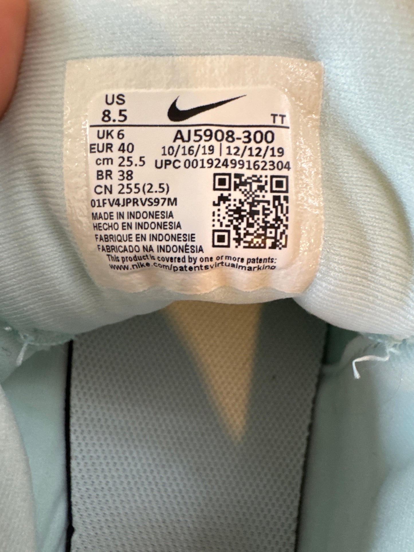 Seller #127 Nike Women’s flex experience 8 size 8.5