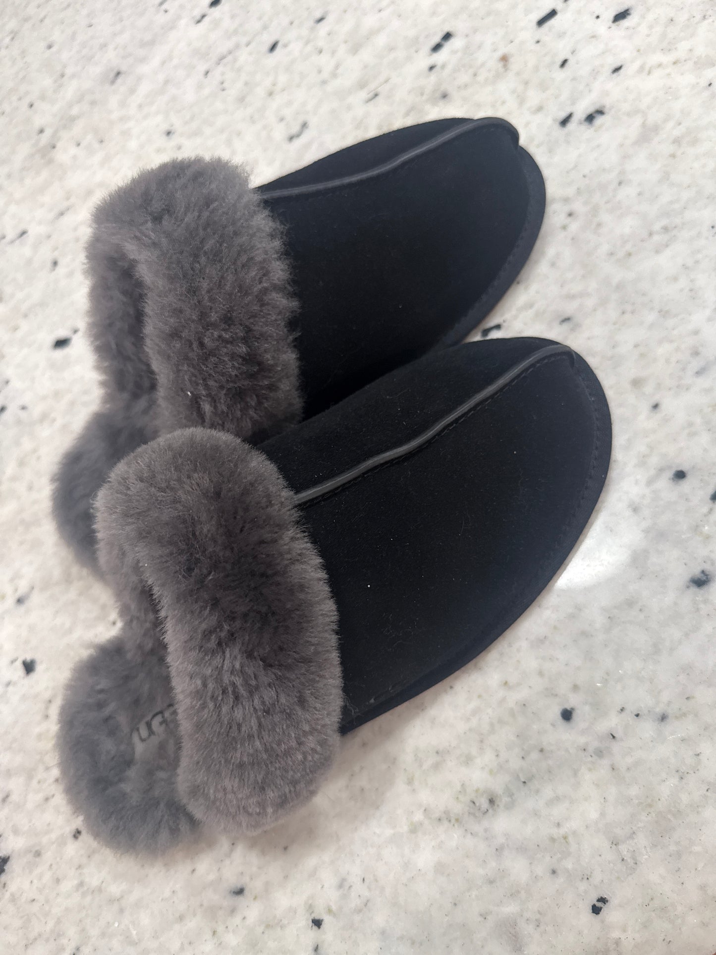Seller #30 - UGG Scuffette Women's Slippers - Size 9 BRAND NEW (NO BOX)