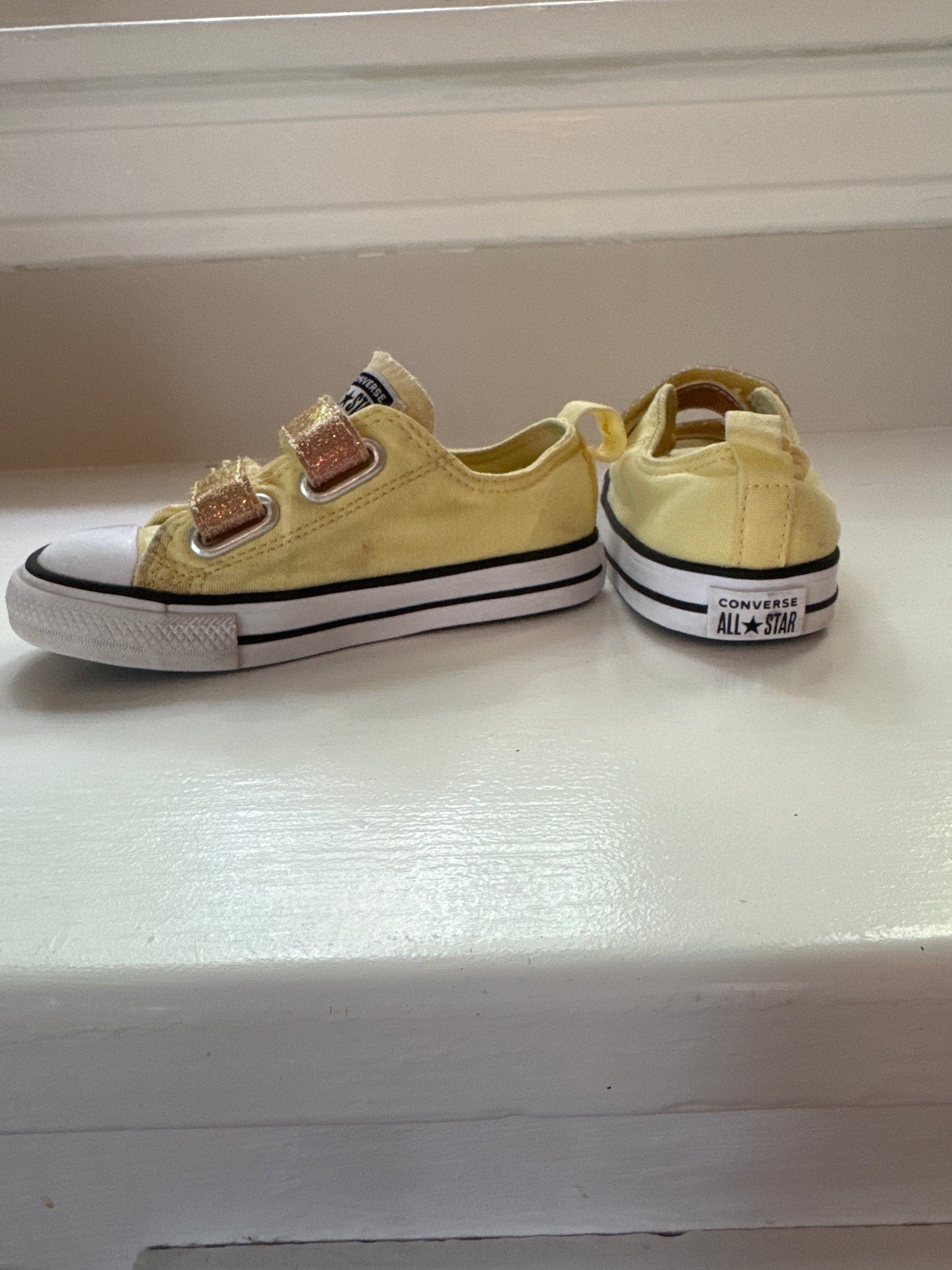 Seller #127 Converse shoes Girls Size 8