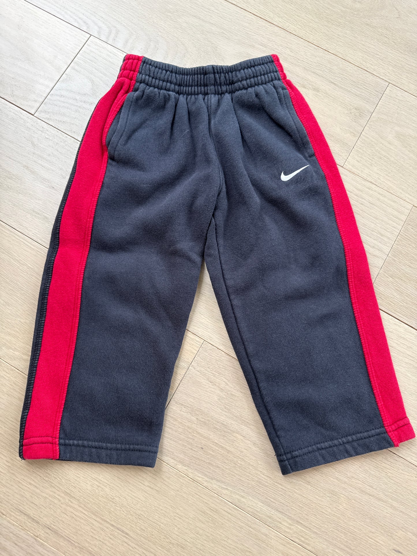 Seller #216 Boys black Nike sweatpants, sz 2T EUC