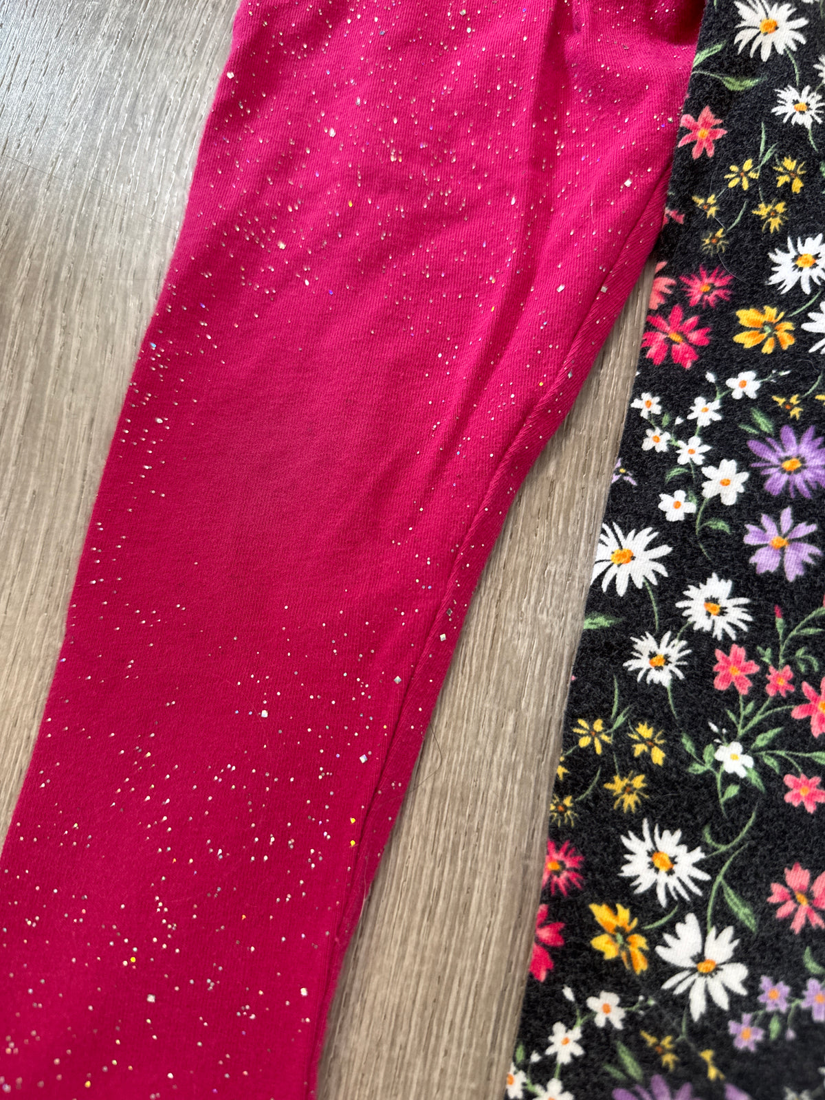 #149 girls 4T leggings