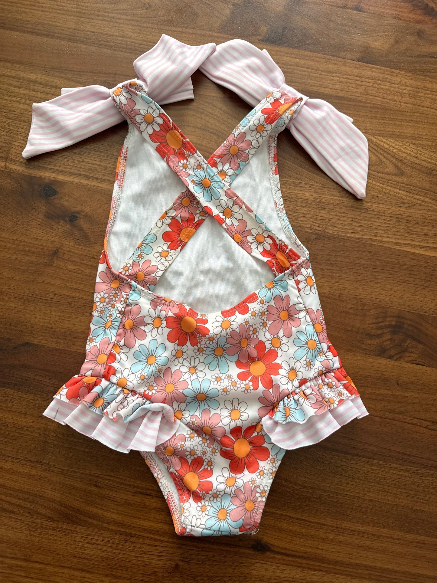 Seller 179 - Girls 3-4yo floral swimsuit, no brand